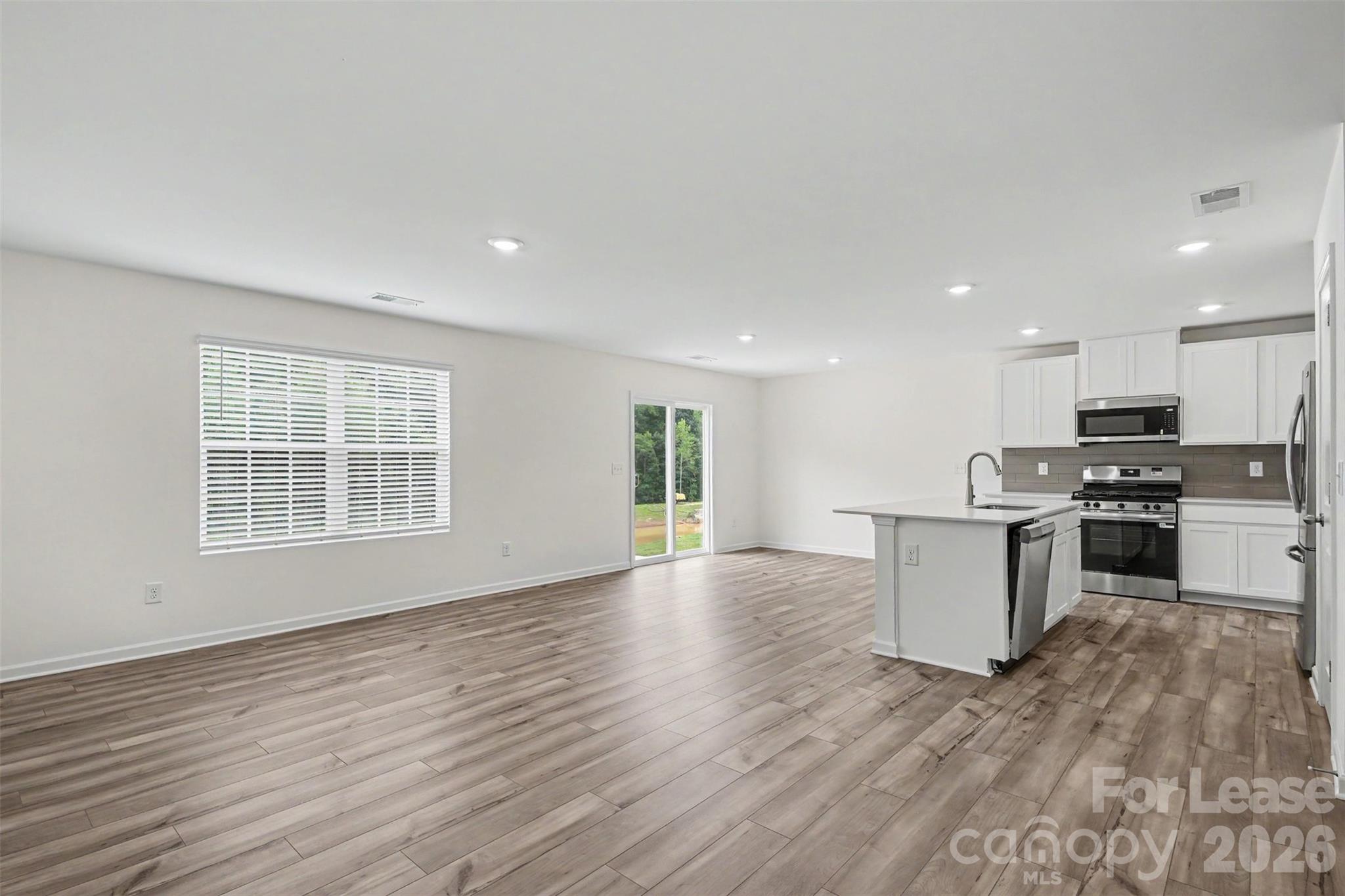 313 W 18th Street Property Photo 5