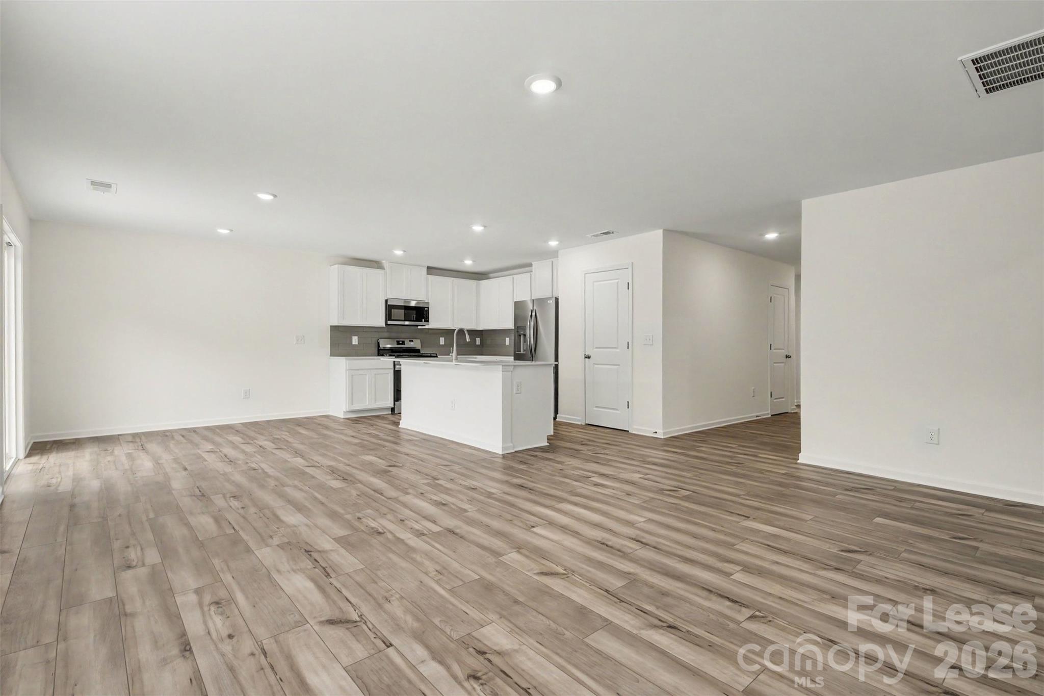 313 W 18th Street Property Photo 6