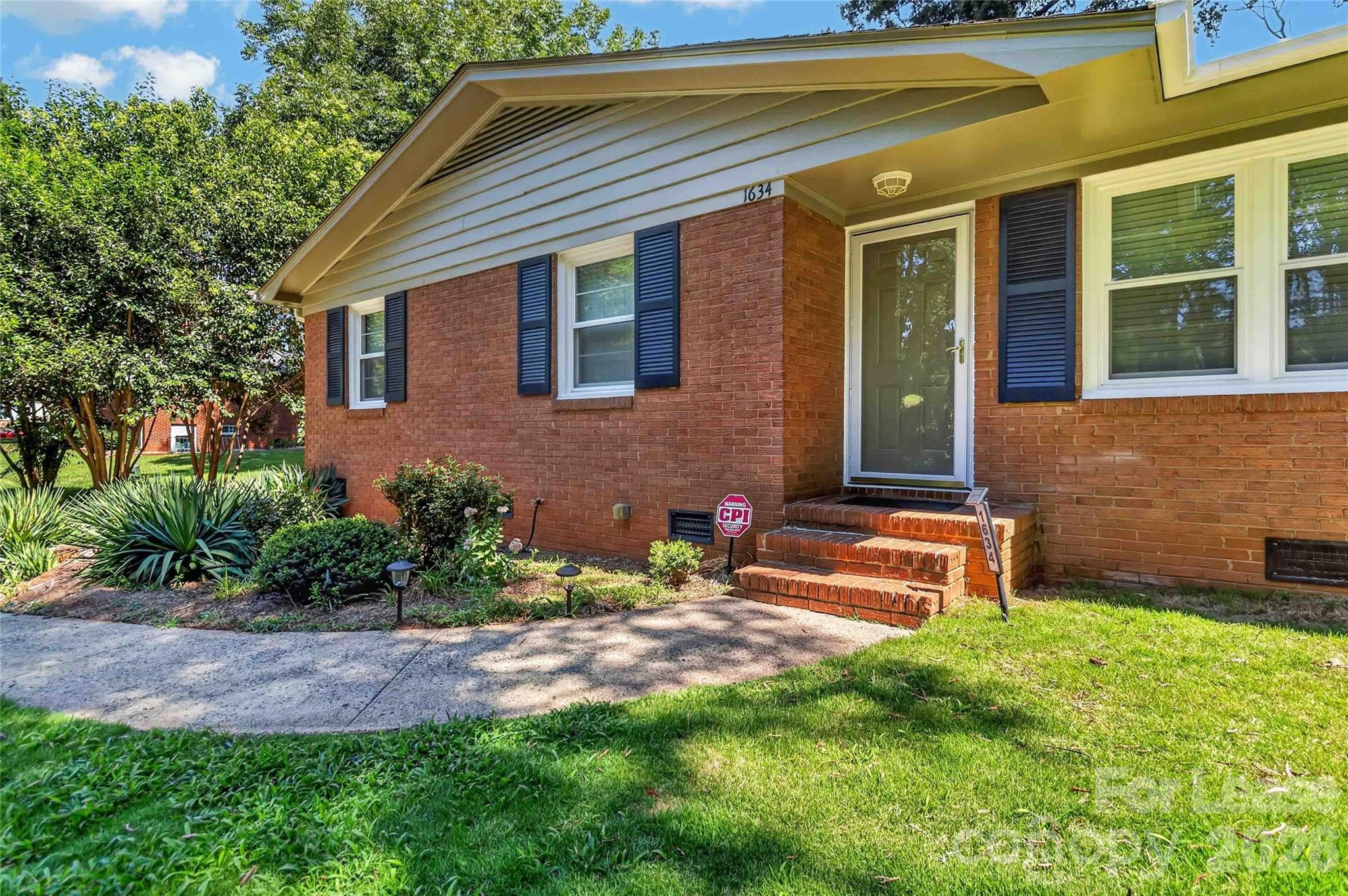 1634 Van Buren Avenue Property Photo 2