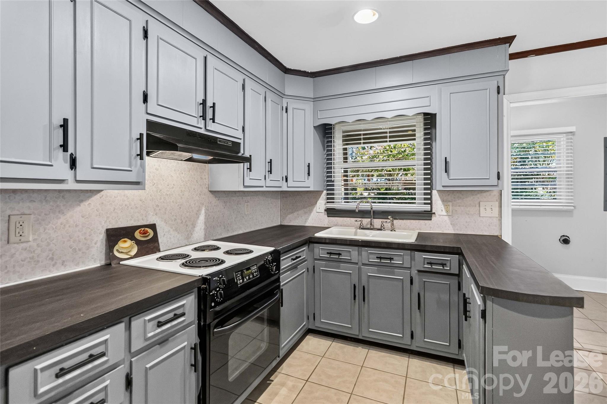 1634 Van Buren Avenue Property Photo 12