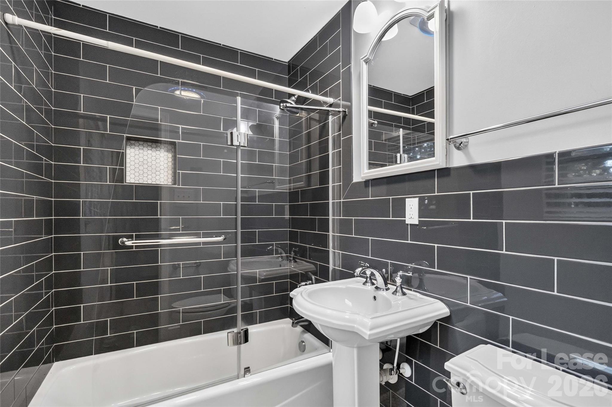 1634 Van Buren Avenue Property Photo 22