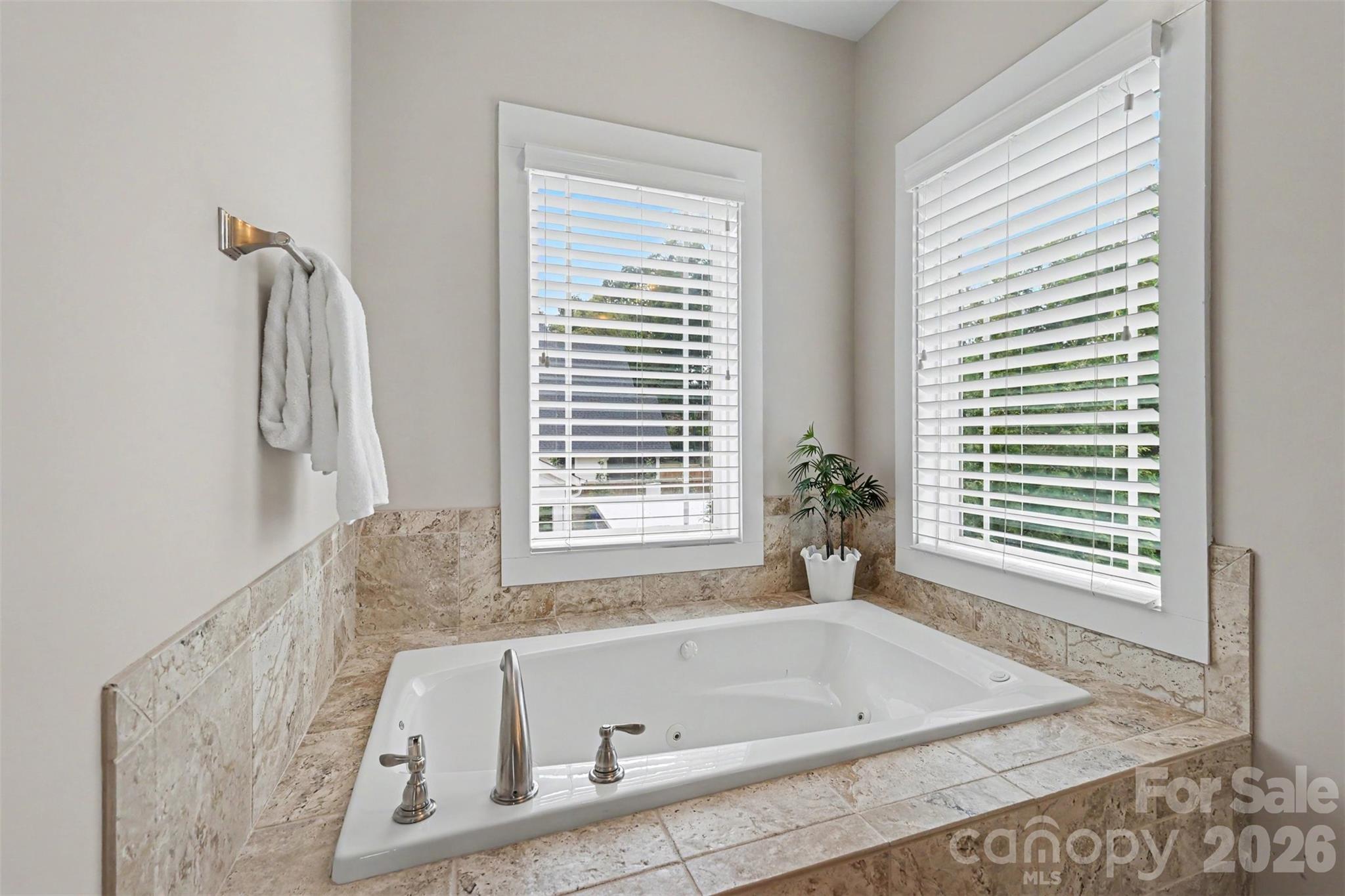2914 Windsor Avenue Property Photo 28