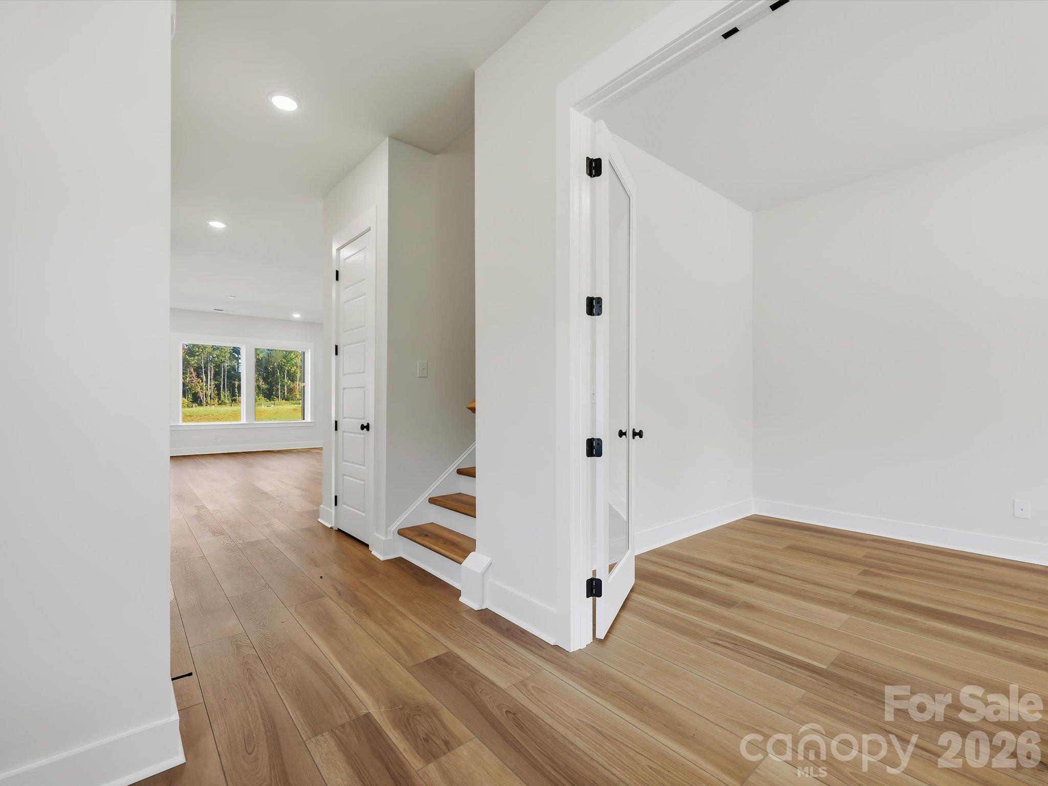325 Portree Street Property Photo 5