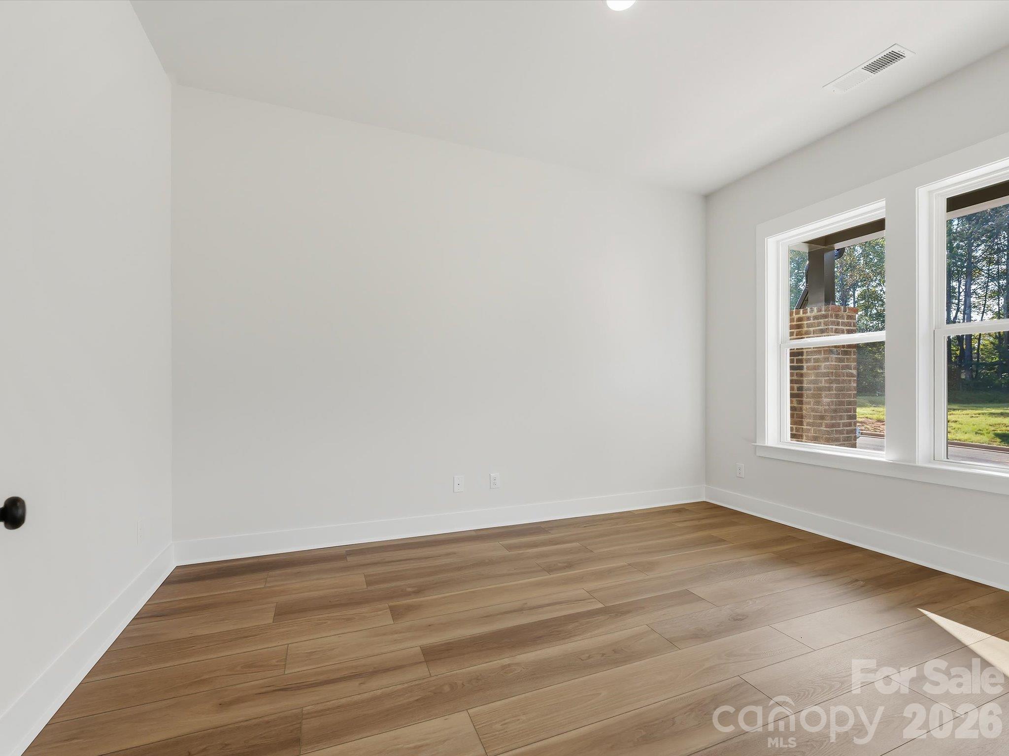 325 Portree Street Property Photo 6