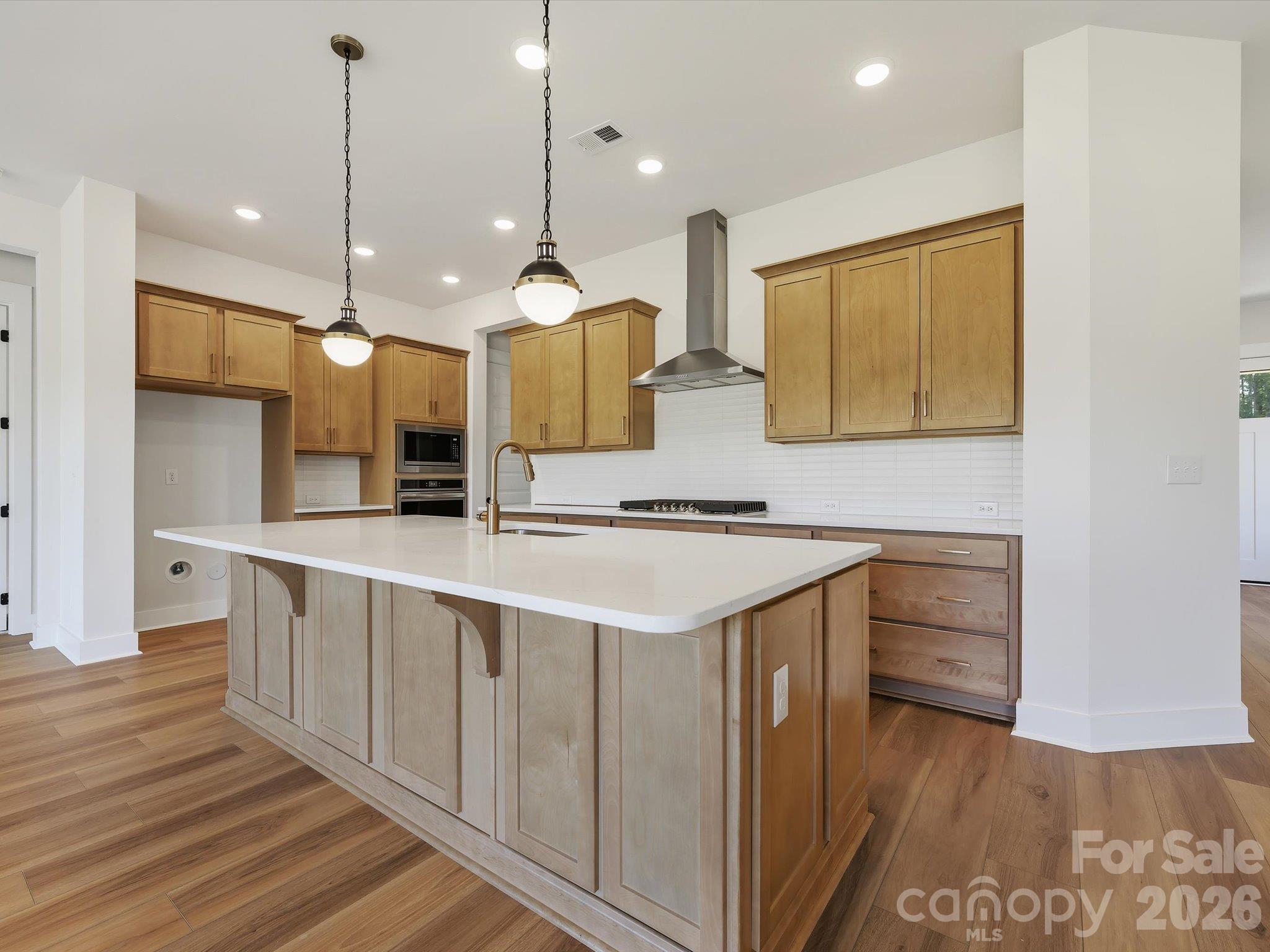 325 Portree Street Property Photo 8