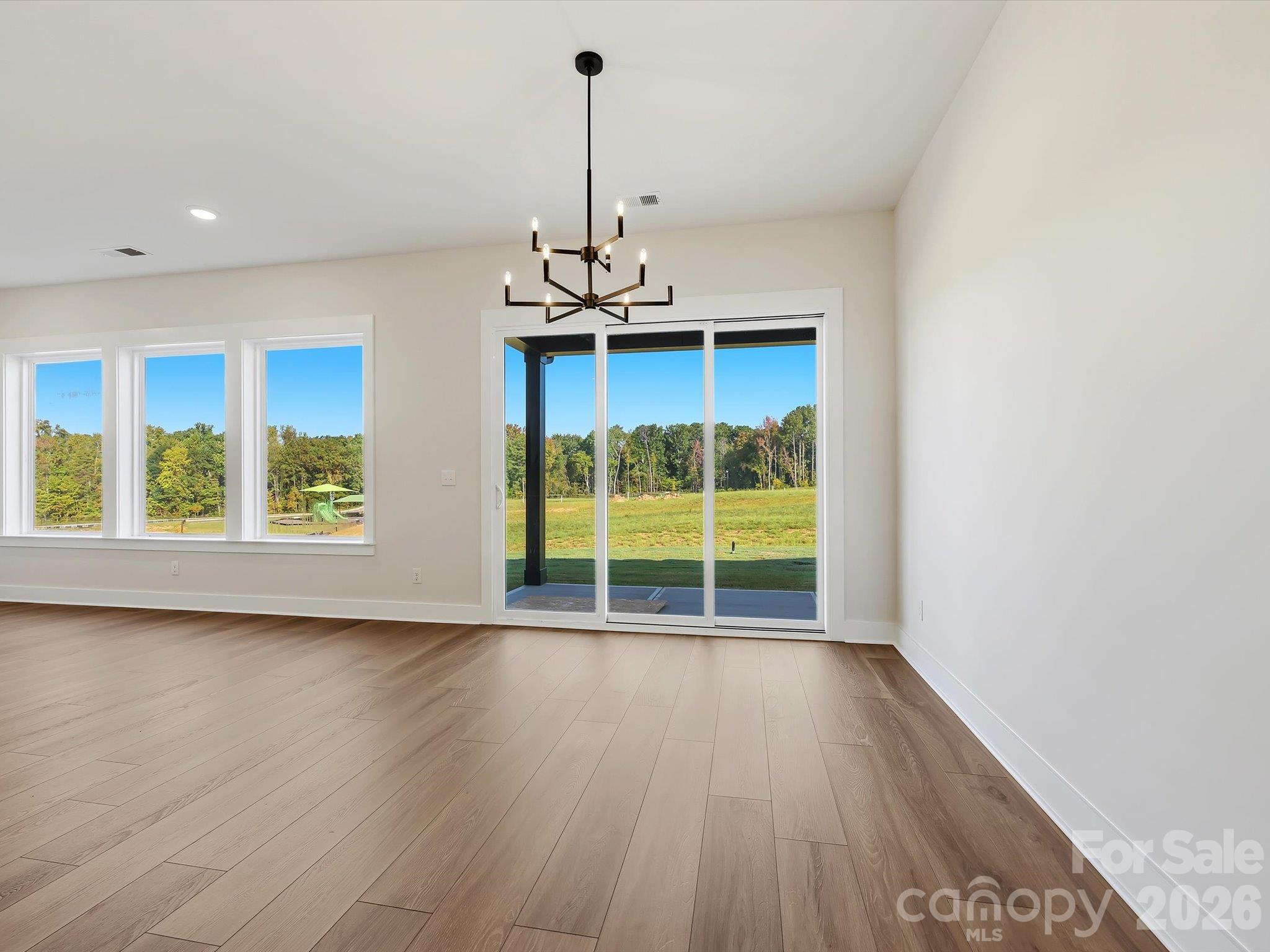 325 Portree Street Property Photo 14