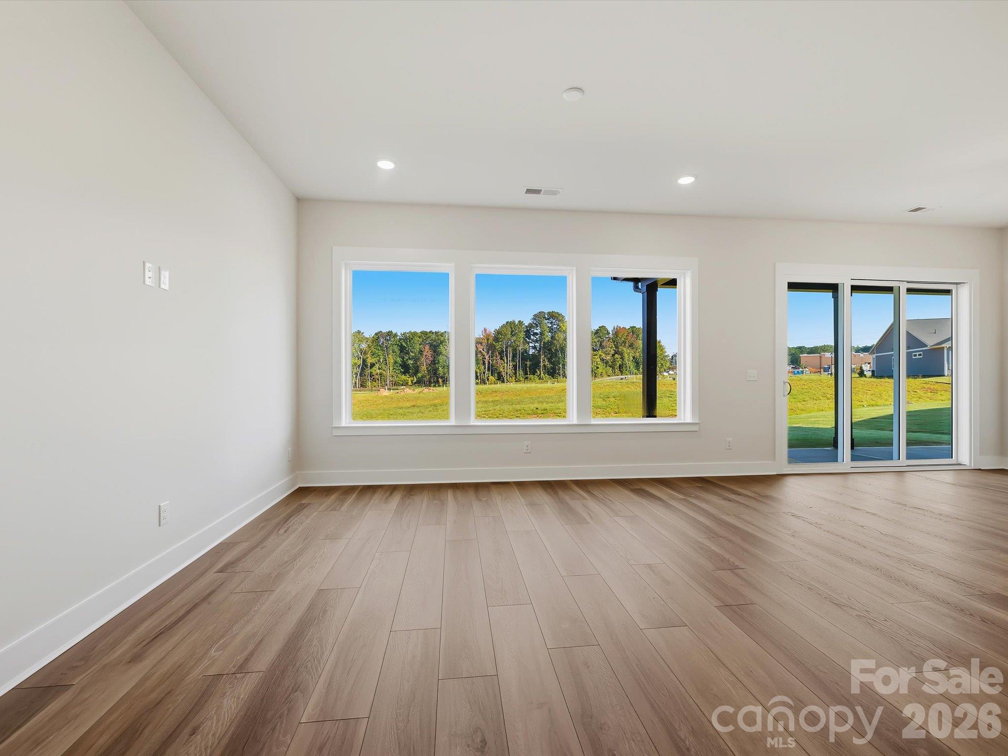 325 Portree Street Property Photo 15