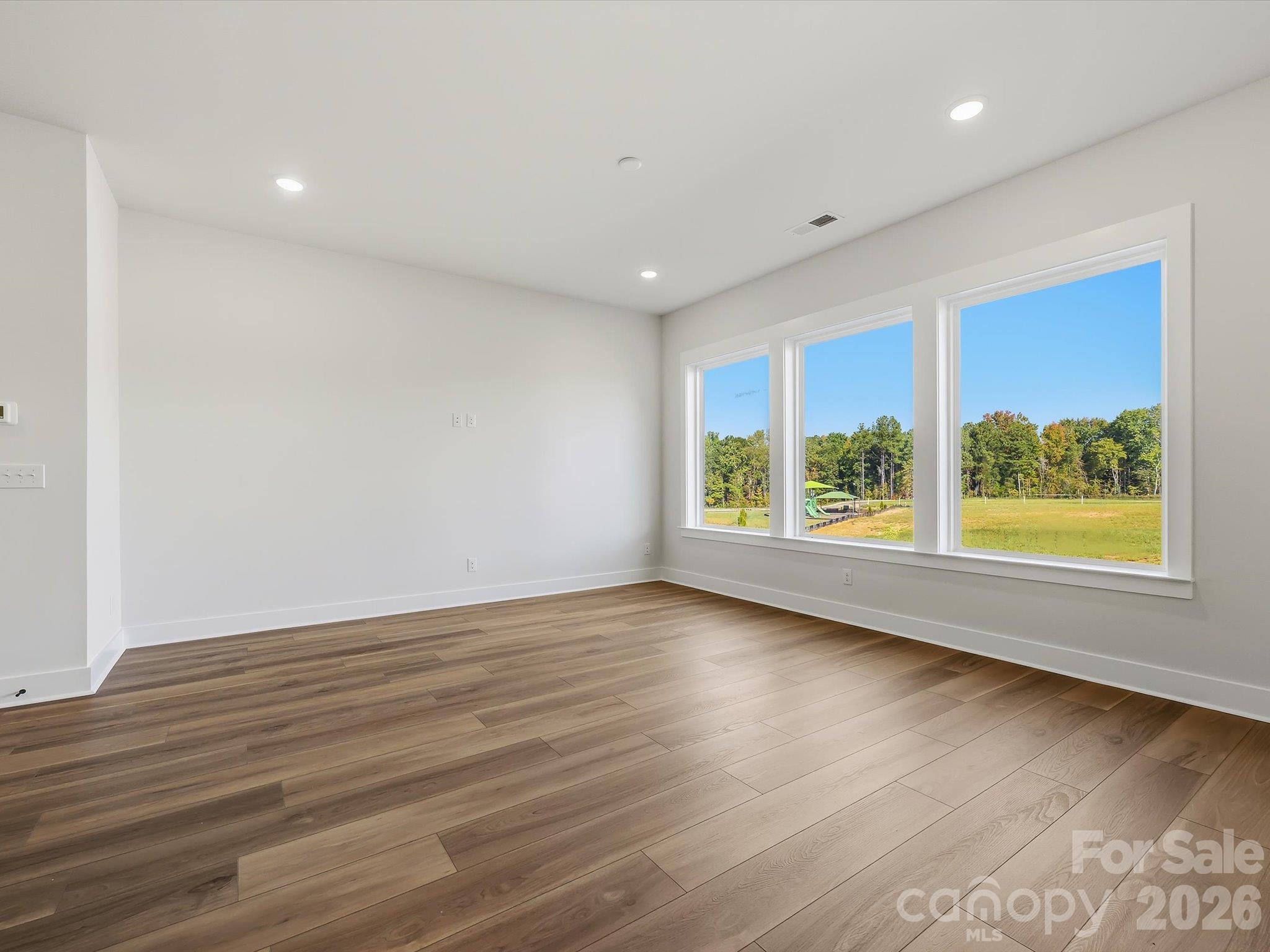 325 Portree Street Property Photo 16