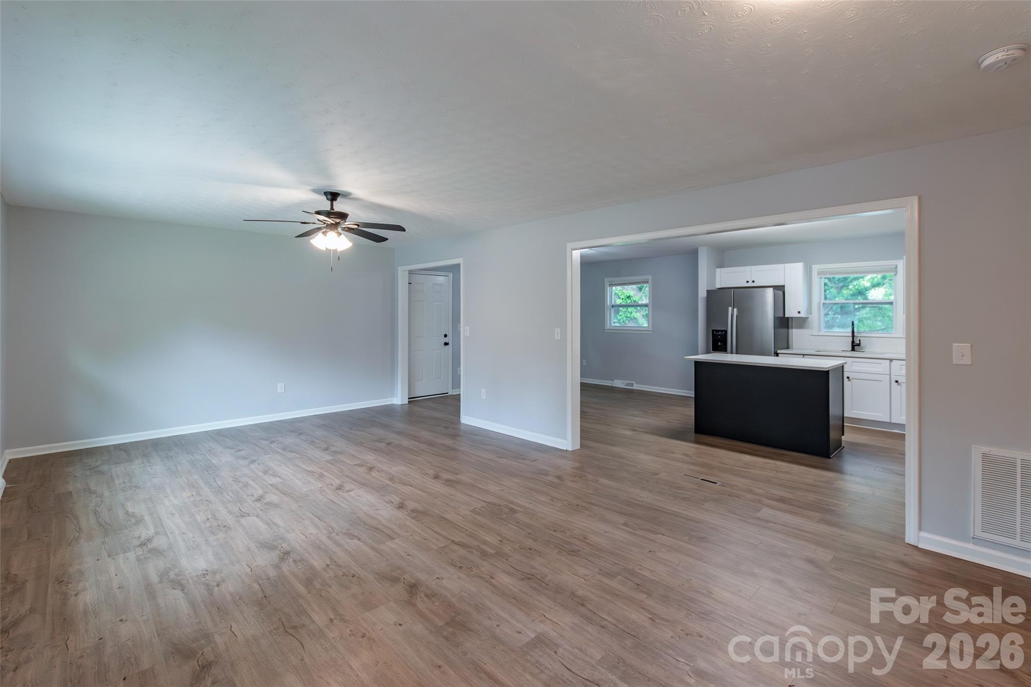919 N Weldon Street Property Photo 4