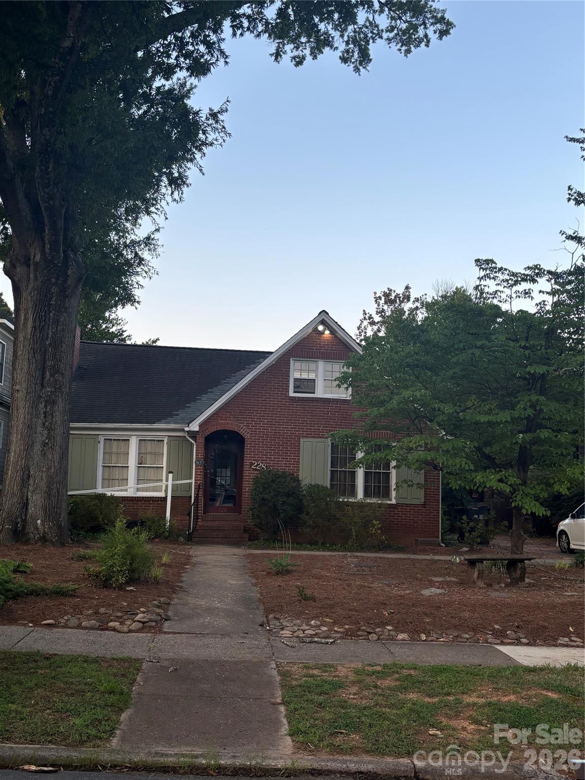 228 Cottage Place Property Photo 4