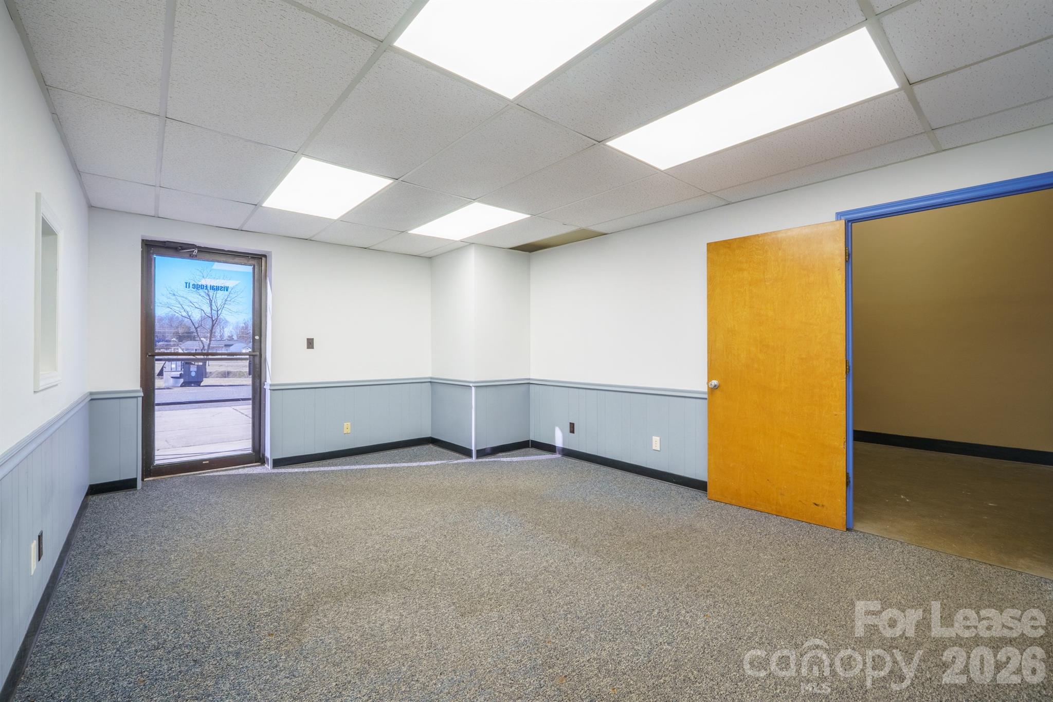 2452 Davie Avenue Property Photo 4