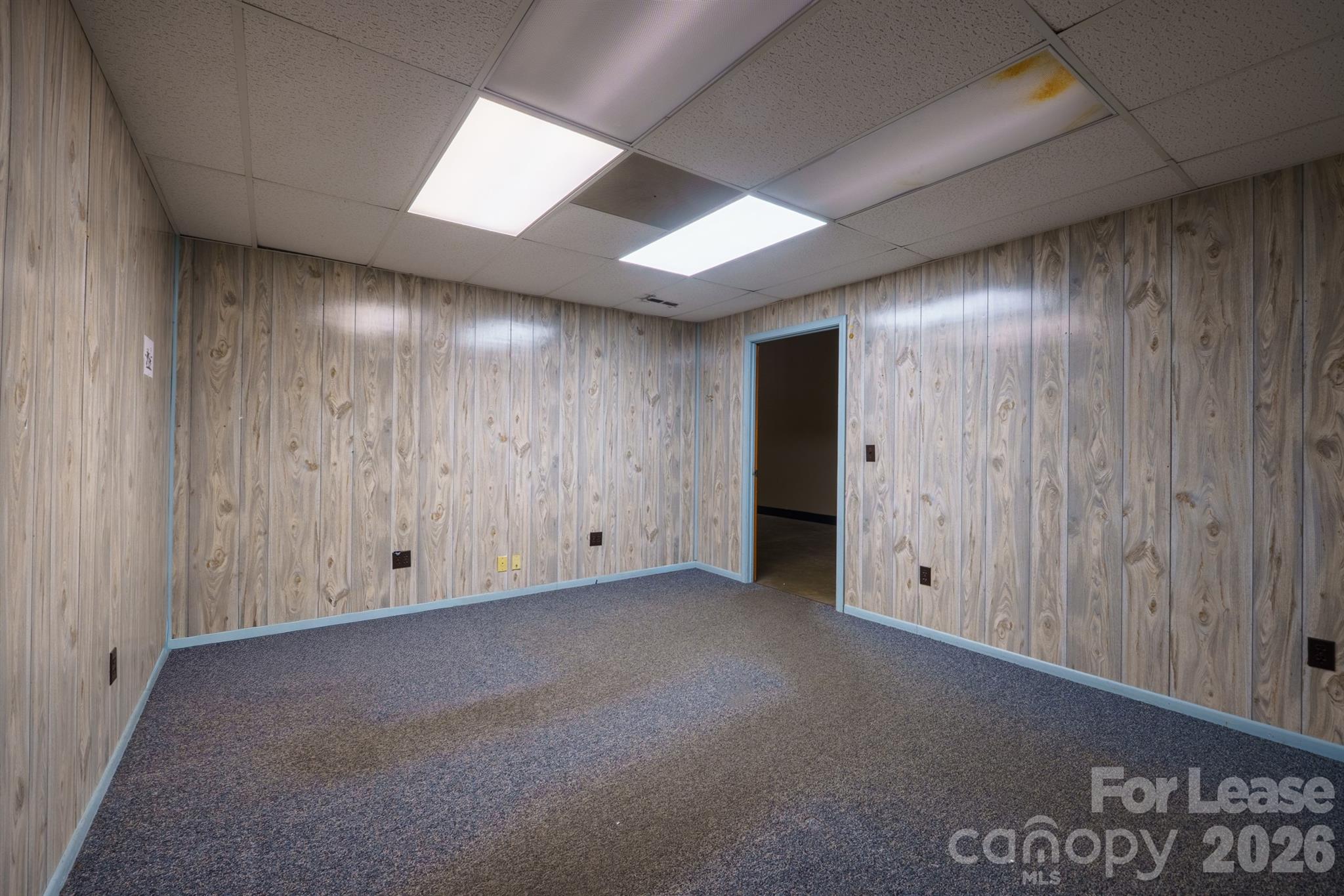 2452 Davie Avenue Property Photo 5