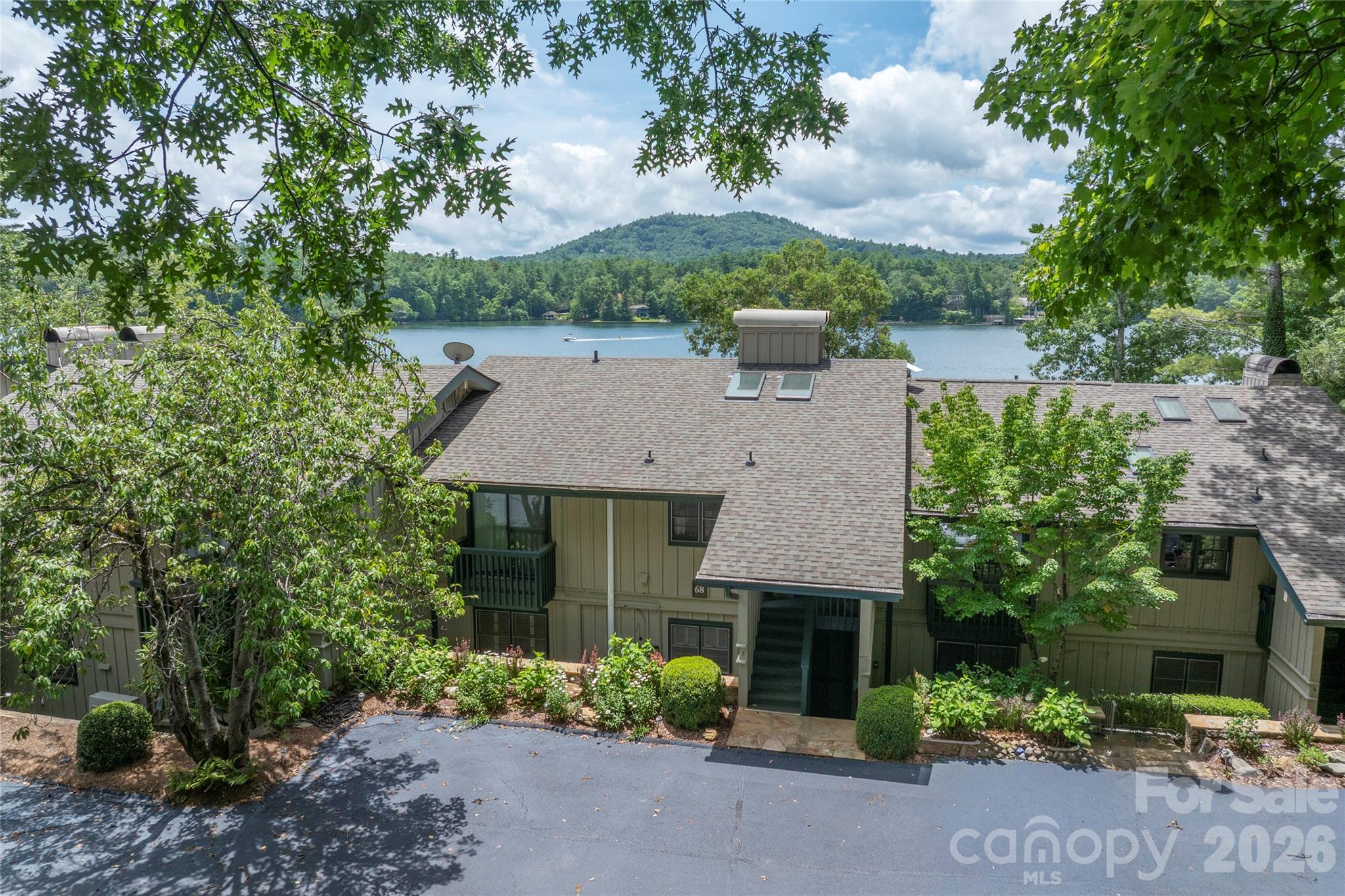 68 Toxaway Point Property Photo 1