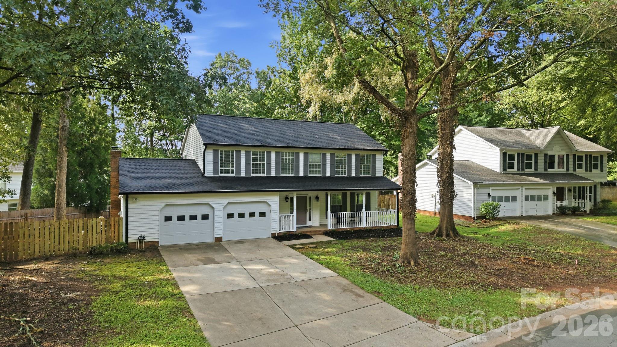 2512 Crescent Knoll Drive Property Photo 3