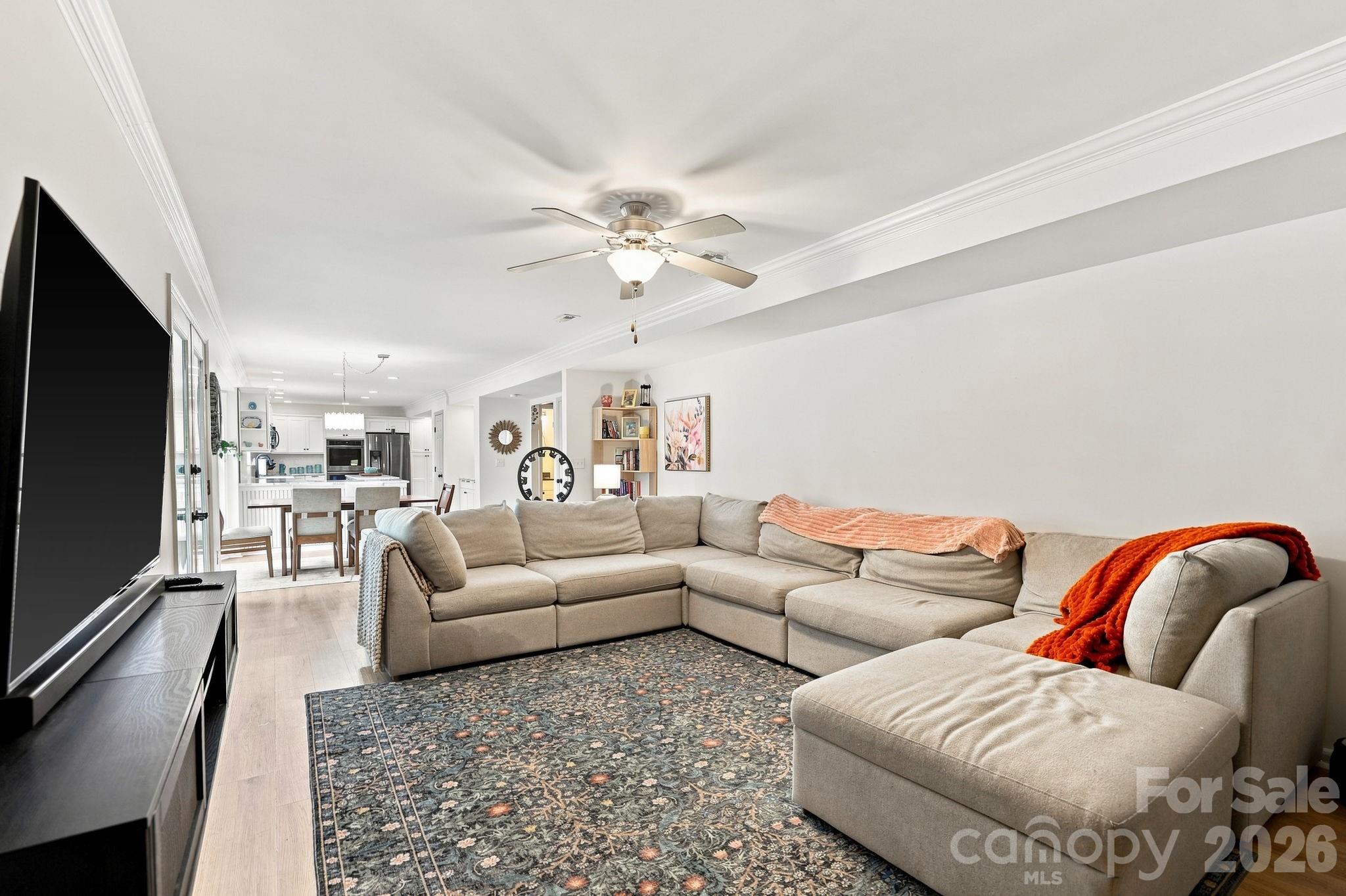 2512 Crescent Knoll Drive Property Photo 14