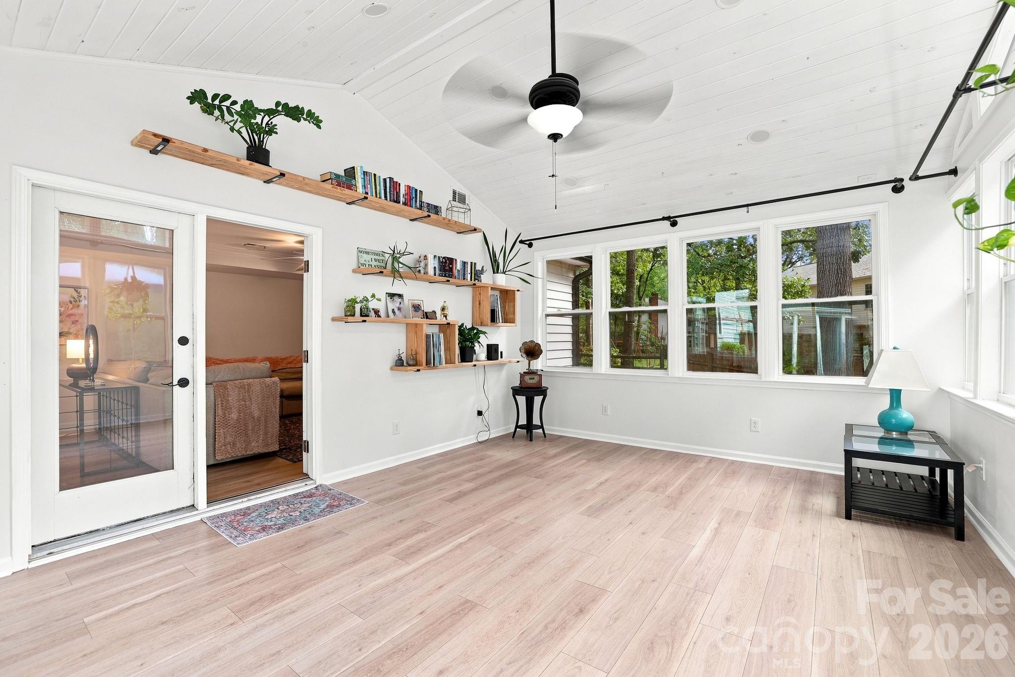2512 Crescent Knoll Drive Property Photo 18