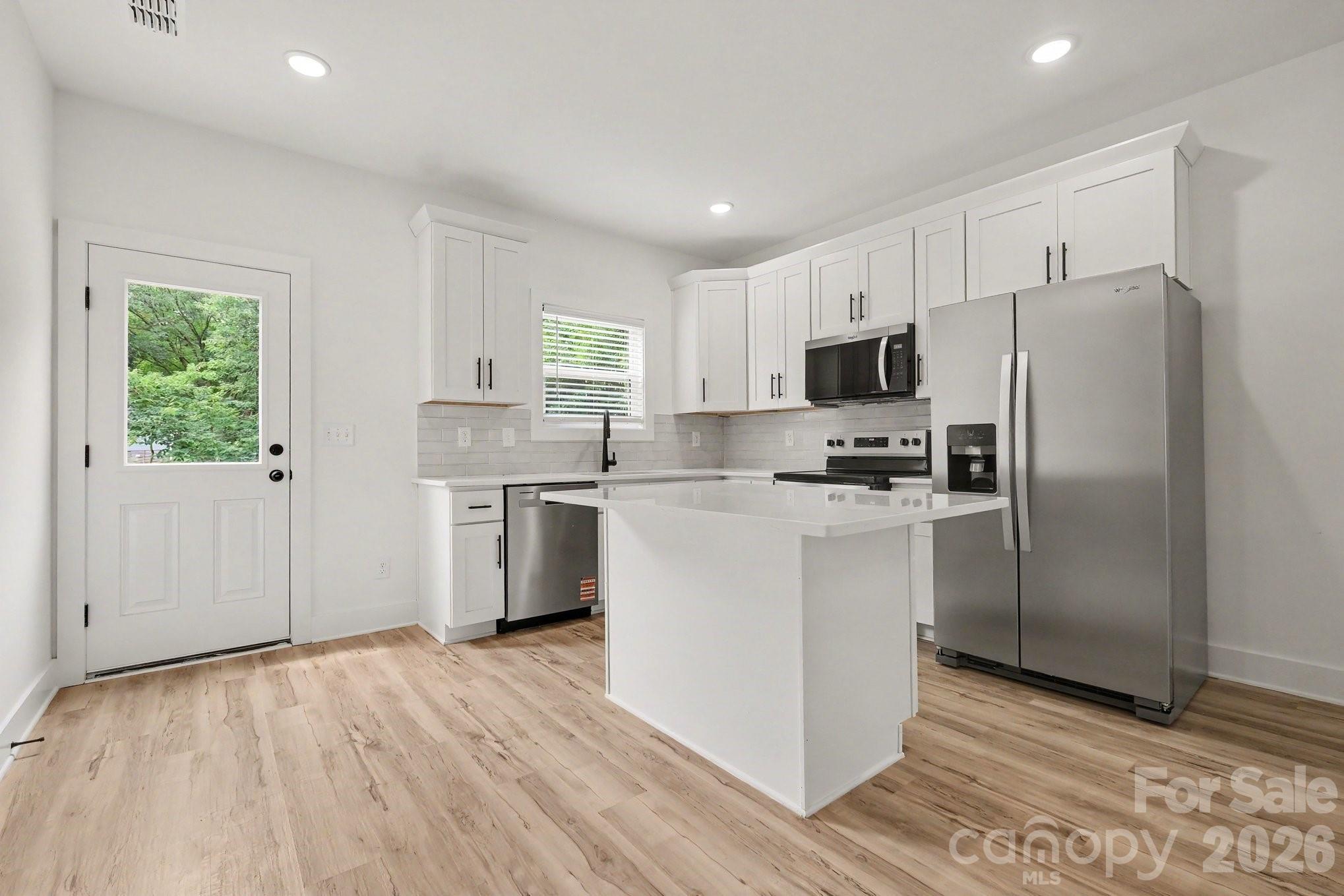 308 E Talleyrand Avenue Property Photo 4