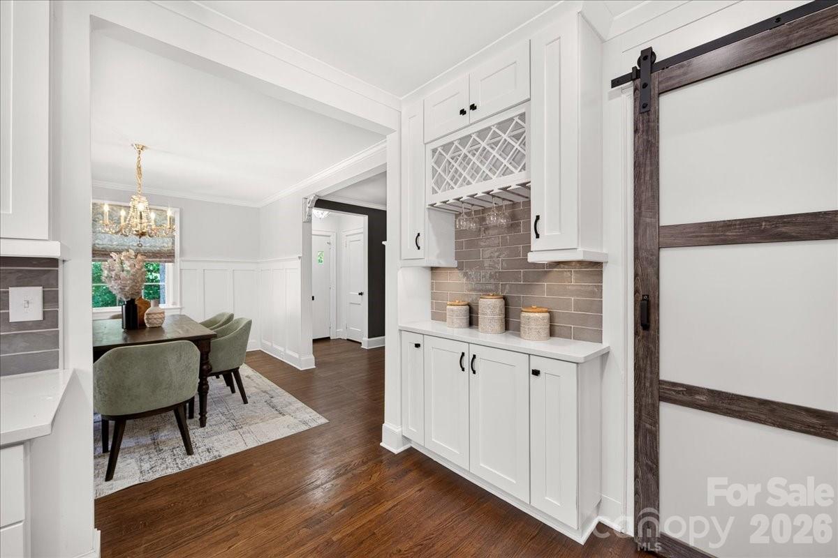 720 E Park Avenue Property Photo 18