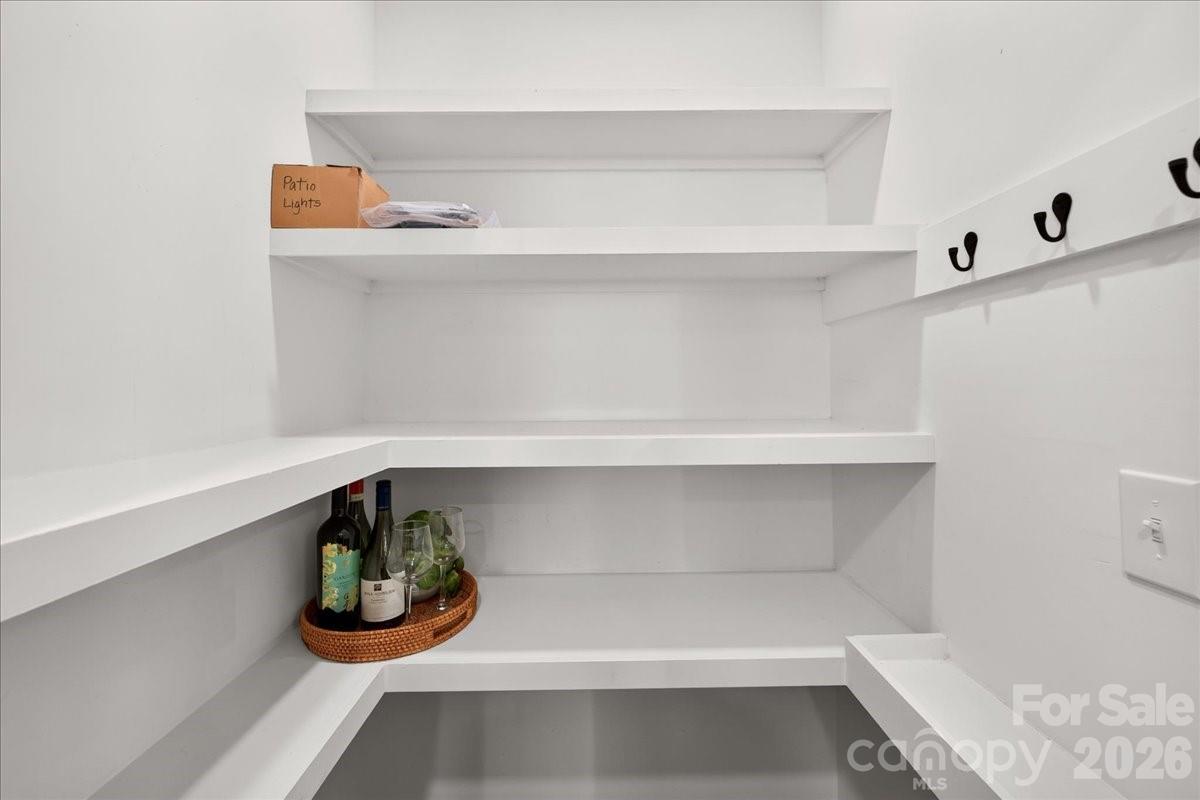 720 E Park Avenue Property Photo 21