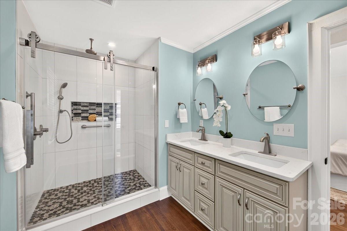 720 E Park Avenue Property Photo 30