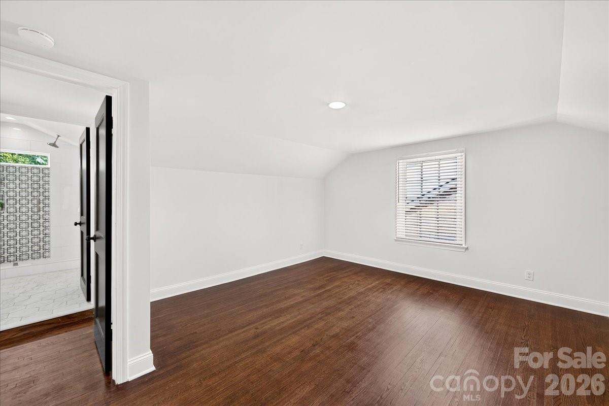 720 E Park Avenue Property Photo 32