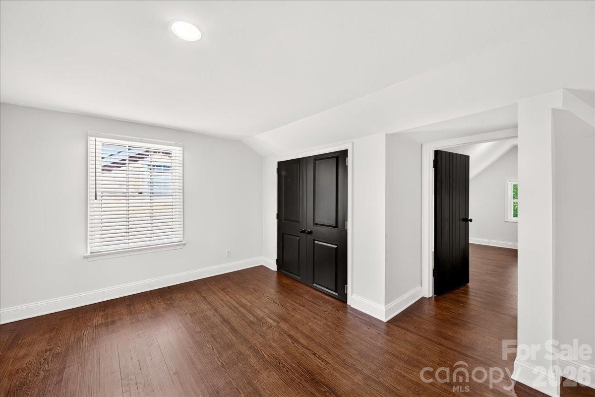 720 E Park Avenue Property Photo 33