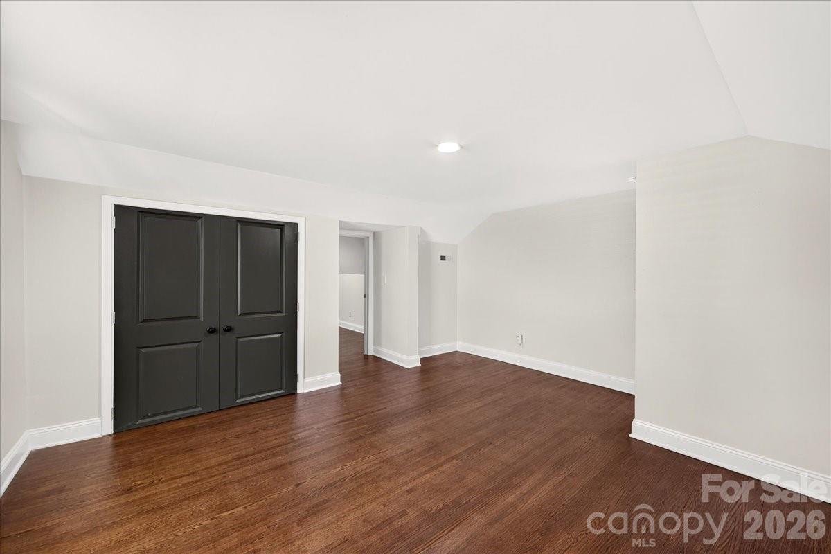 720 E Park Avenue Property Photo 34