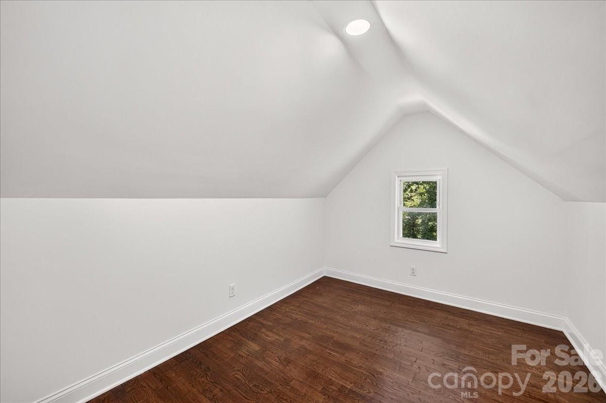 720 E Park Avenue Property Photo 35