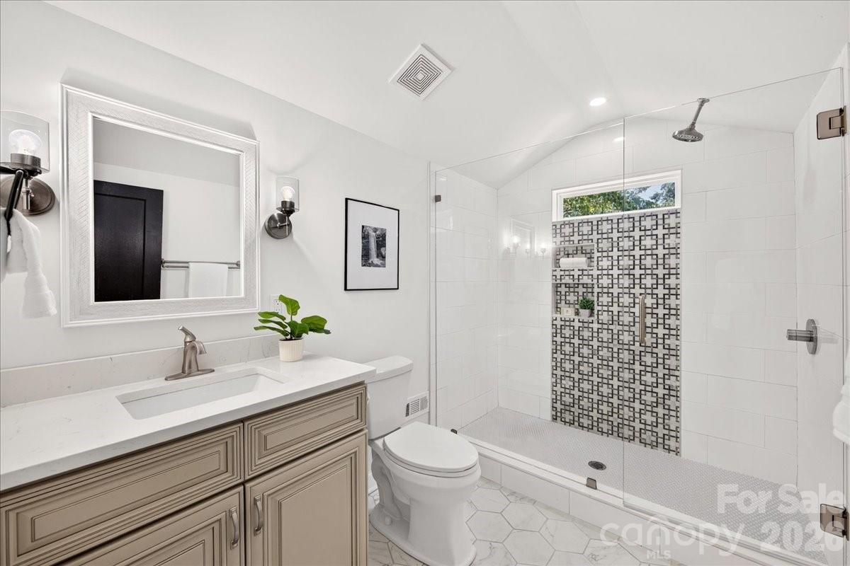 720 E Park Avenue Property Photo 36
