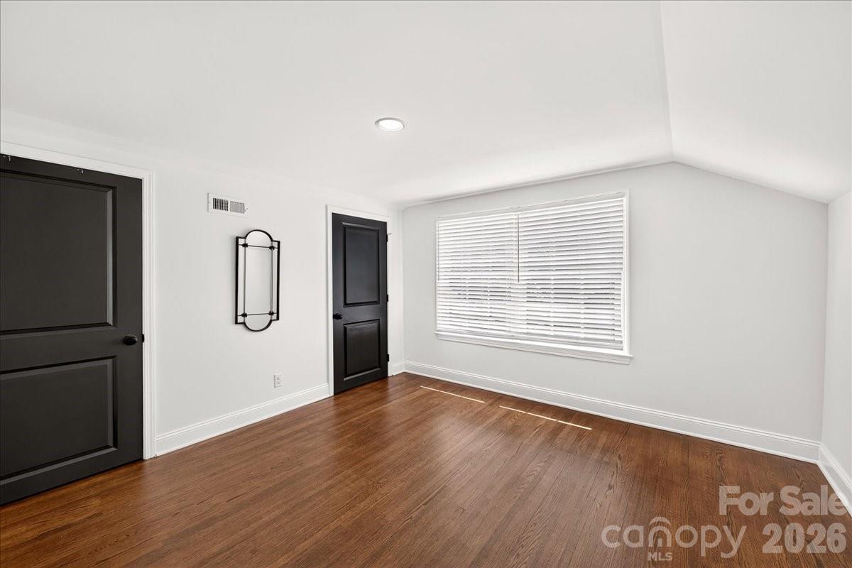 720 E Park Avenue Property Photo 38