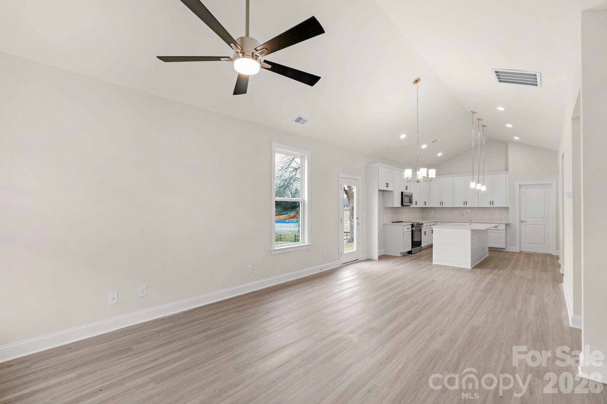 1107 Burke Street Property Photo 4