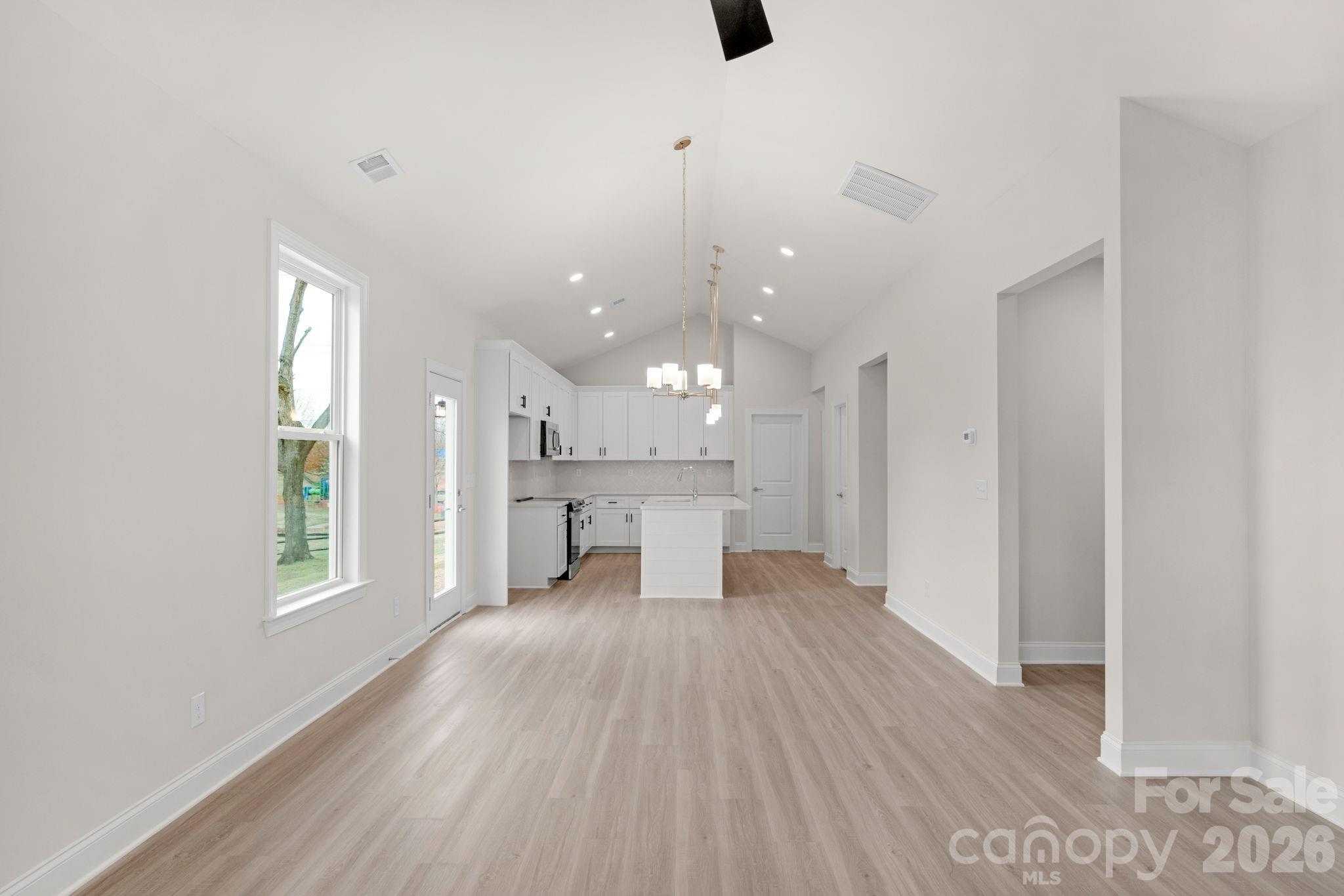1107 Burke Street Property Photo 5