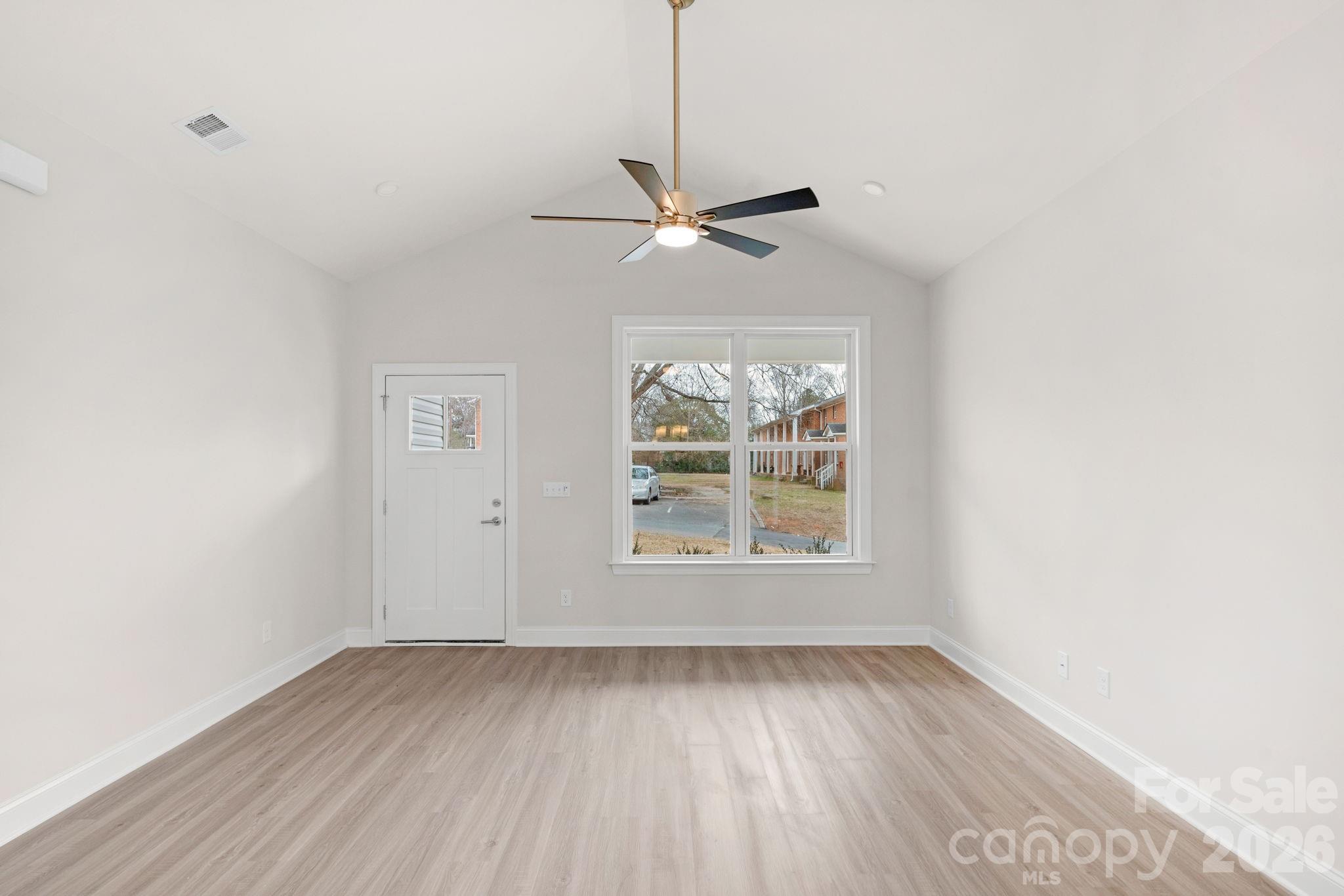 1107 Burke Street Property Photo 7