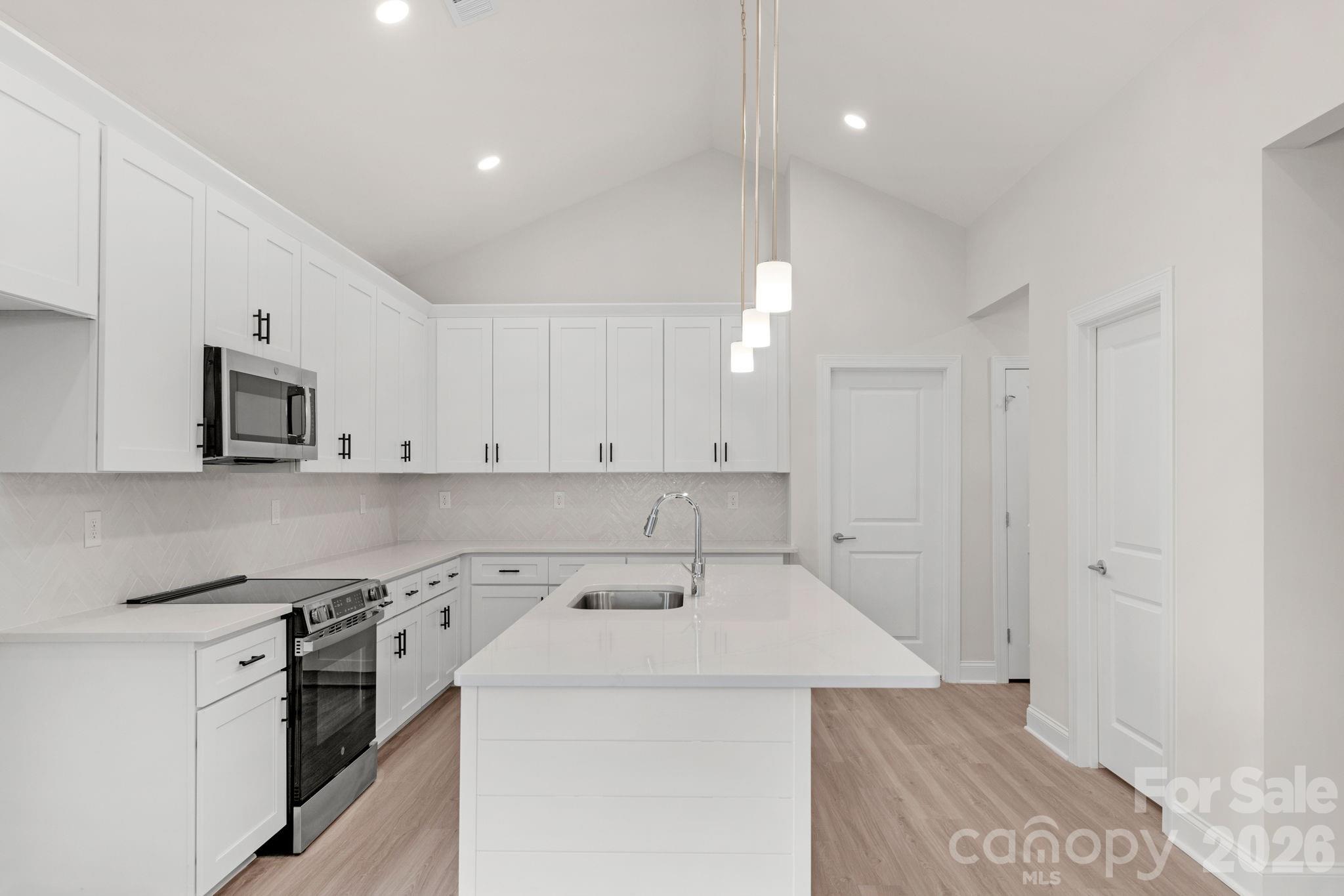 1107 Burke Street Property Photo 10