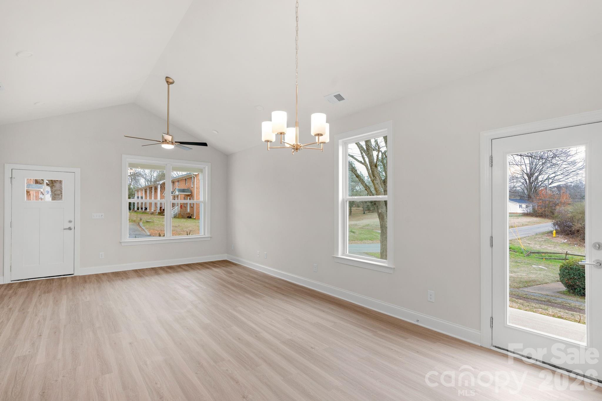 1107 Burke Street Property Photo 11