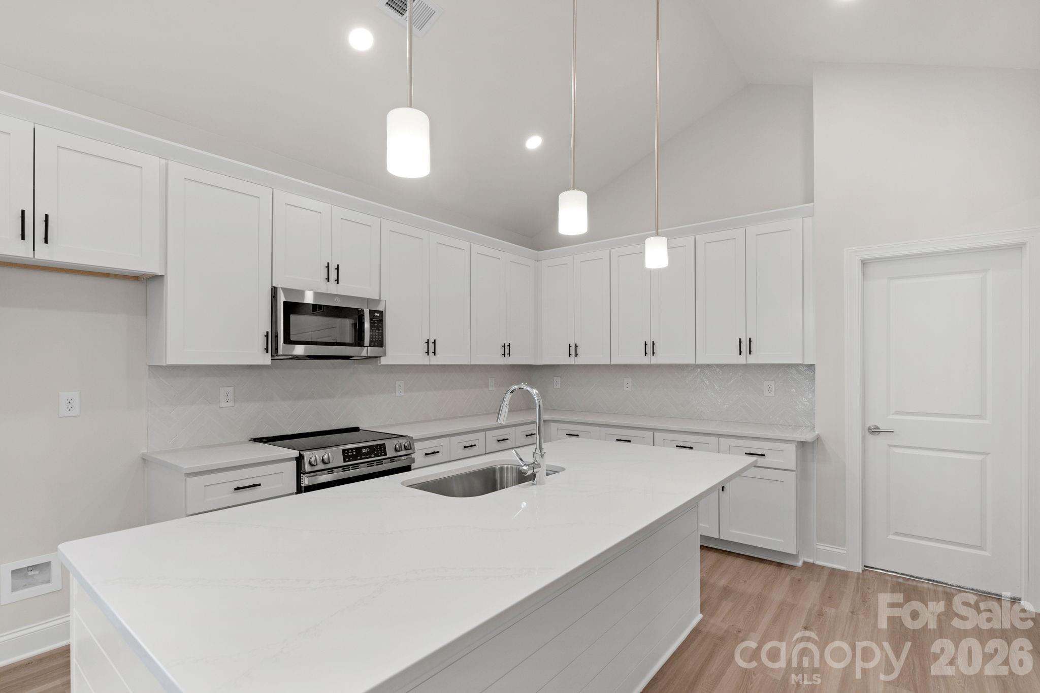 1107 Burke Street Property Photo 12
