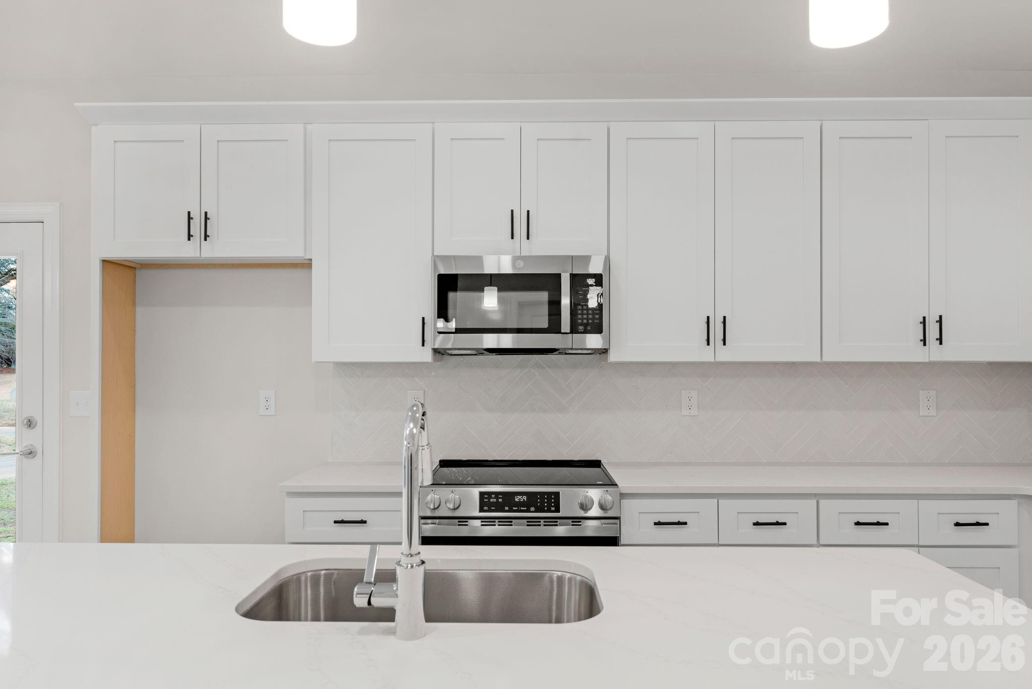 1107 Burke Street Property Photo 13