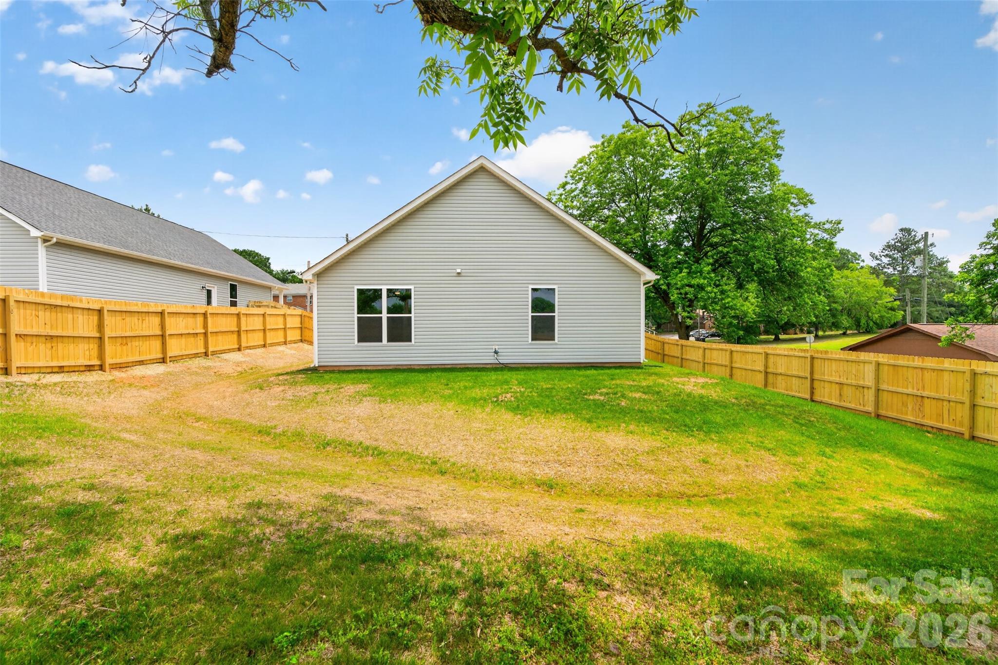 1107 Burke Street Property Photo 27