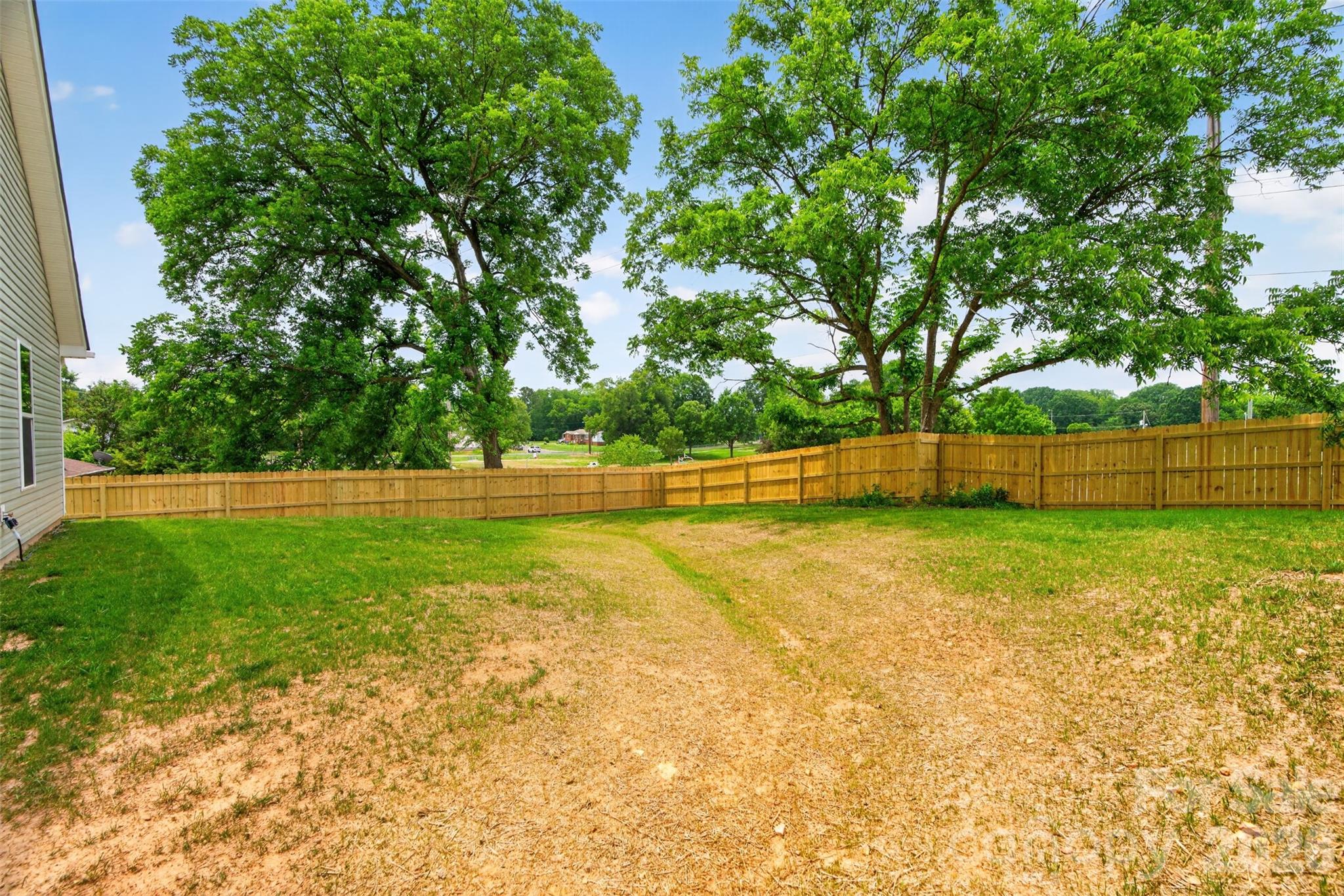 1107 Burke Street Property Photo 28