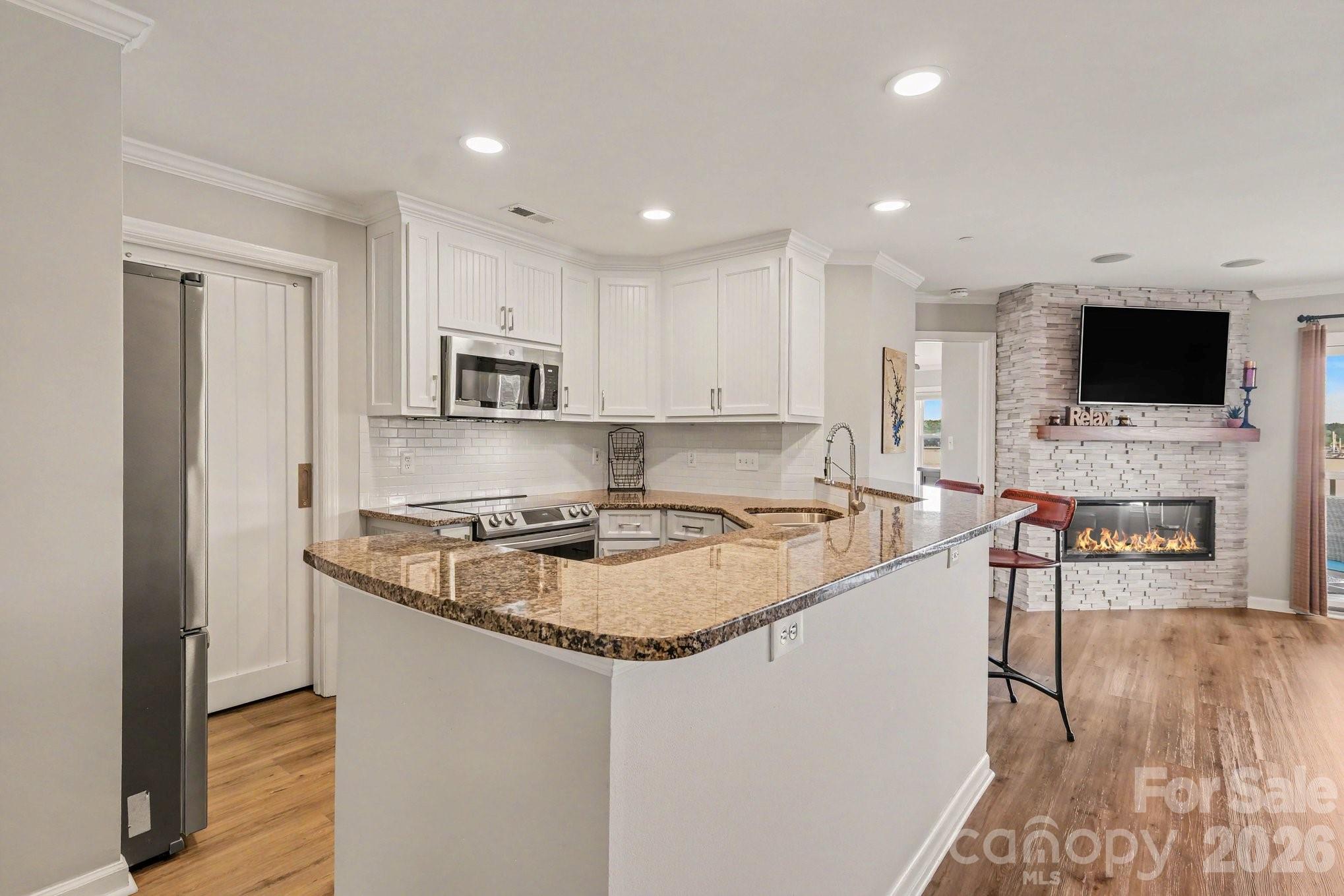 18613 Vineyard Point Lane Property Photo 9