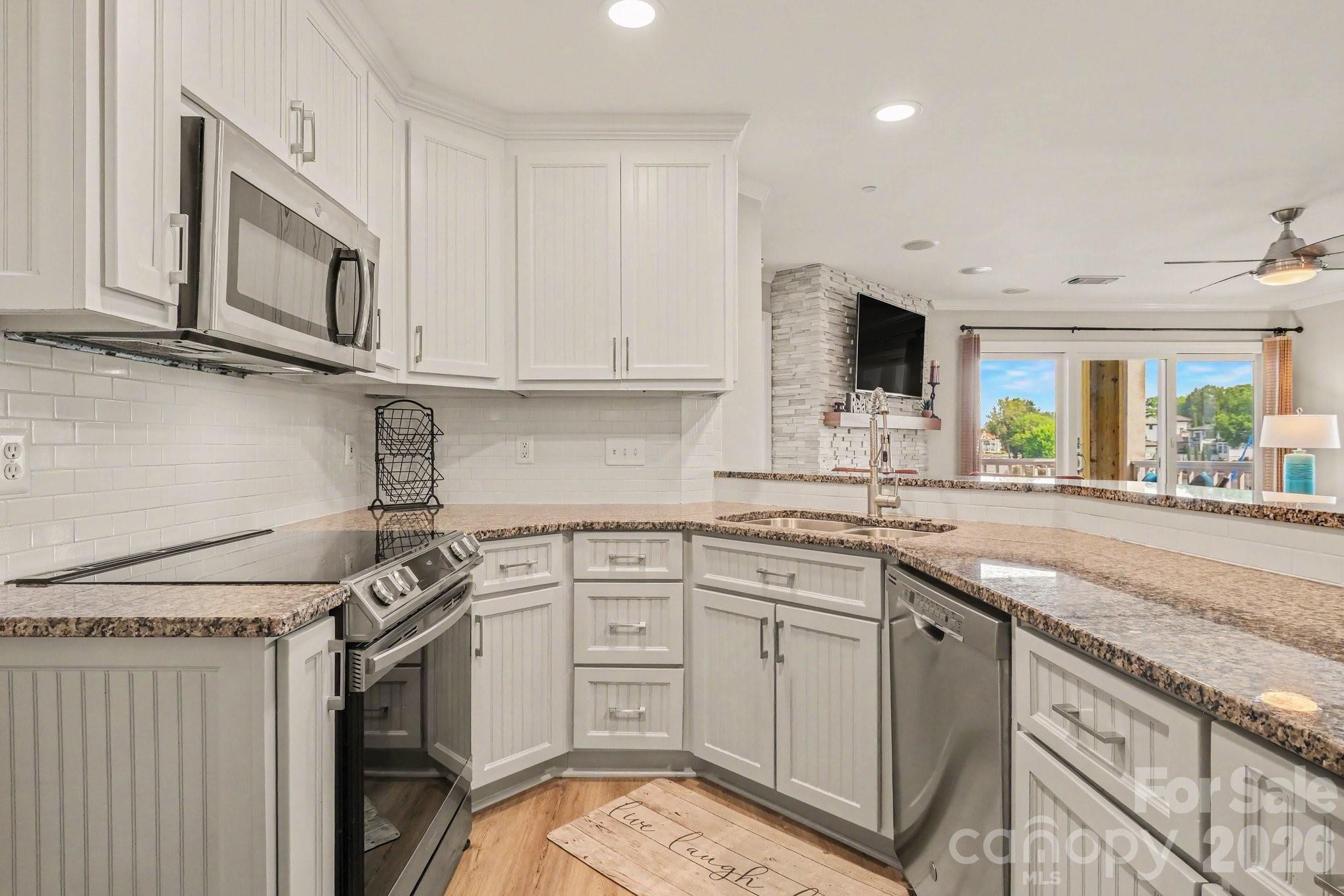 18613 Vineyard Point Lane Property Photo 10