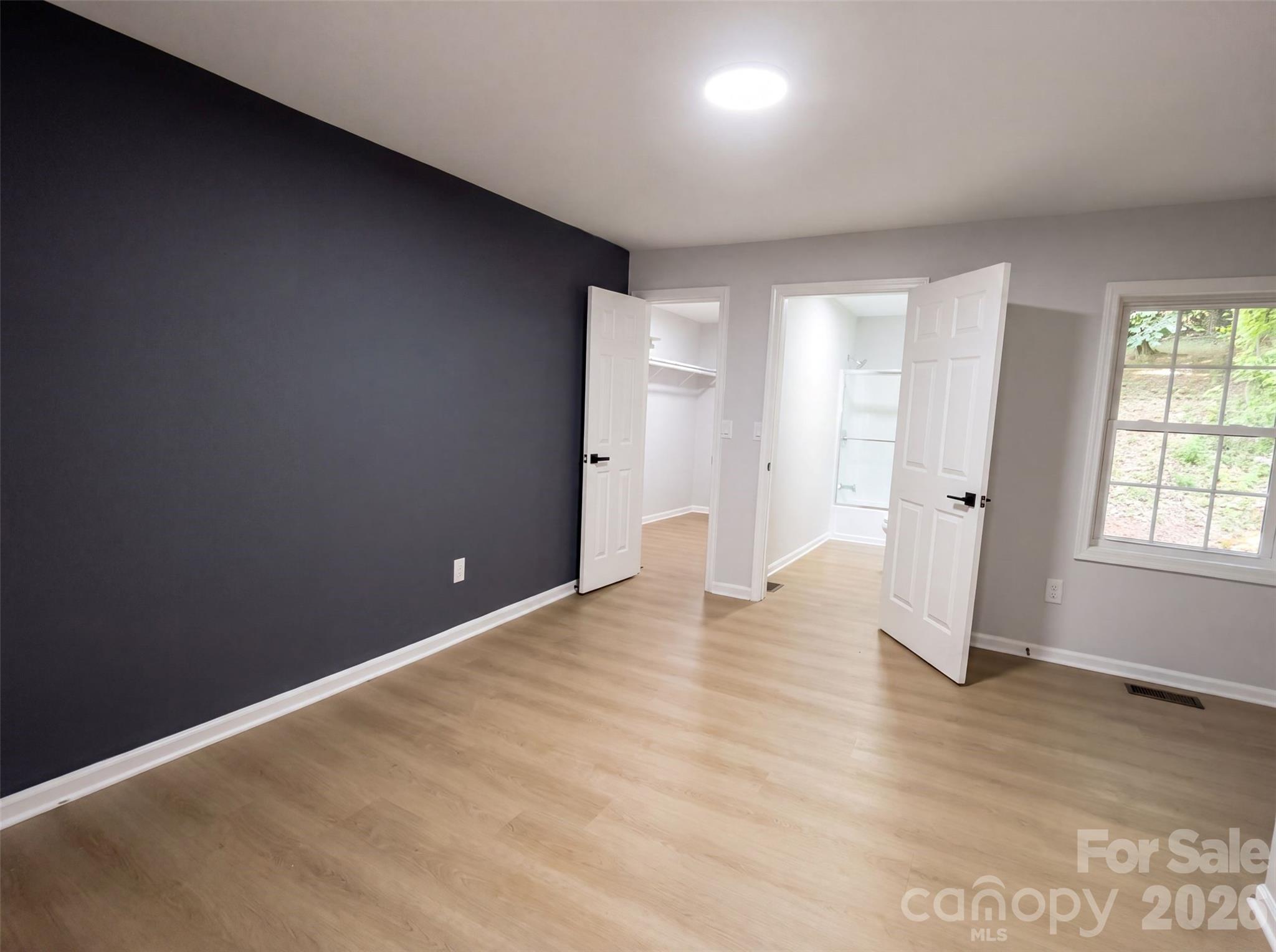 915 Kenham Place Property Photo 4