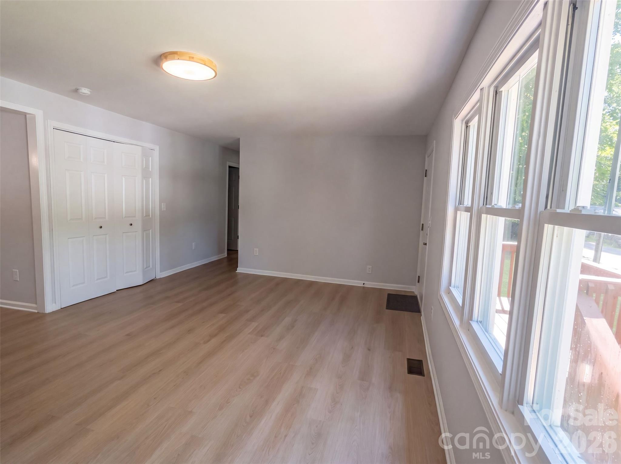 915 Kenham Place Property Photo 7