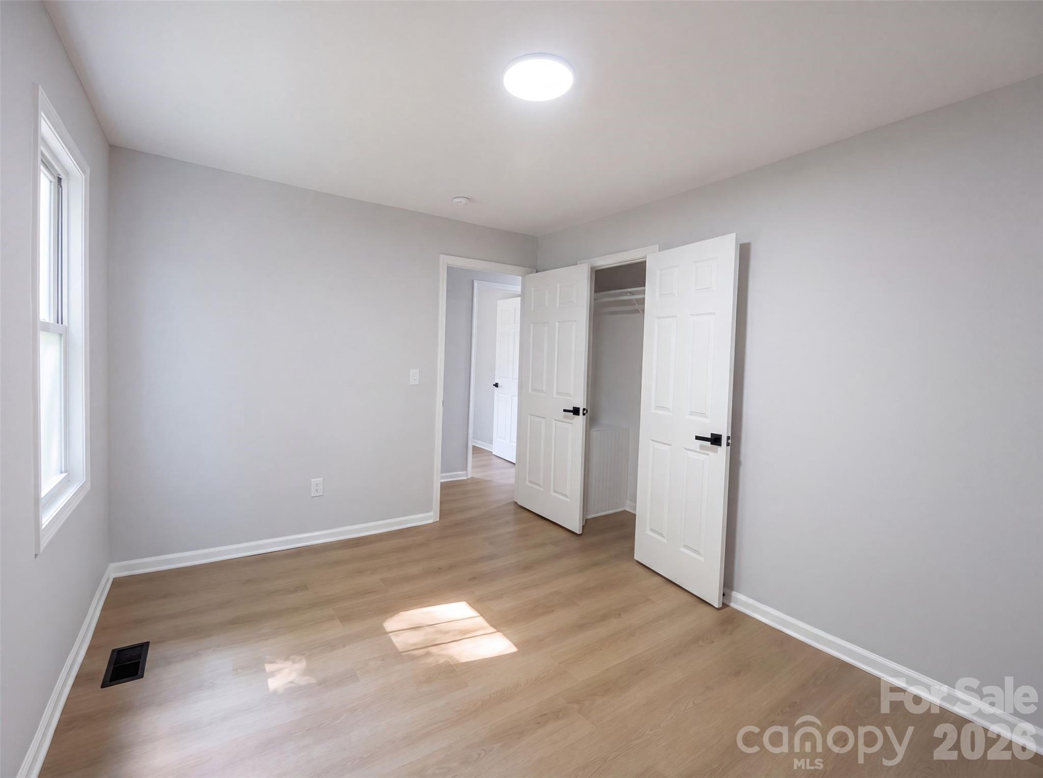 915 Kenham Place Property Photo 8