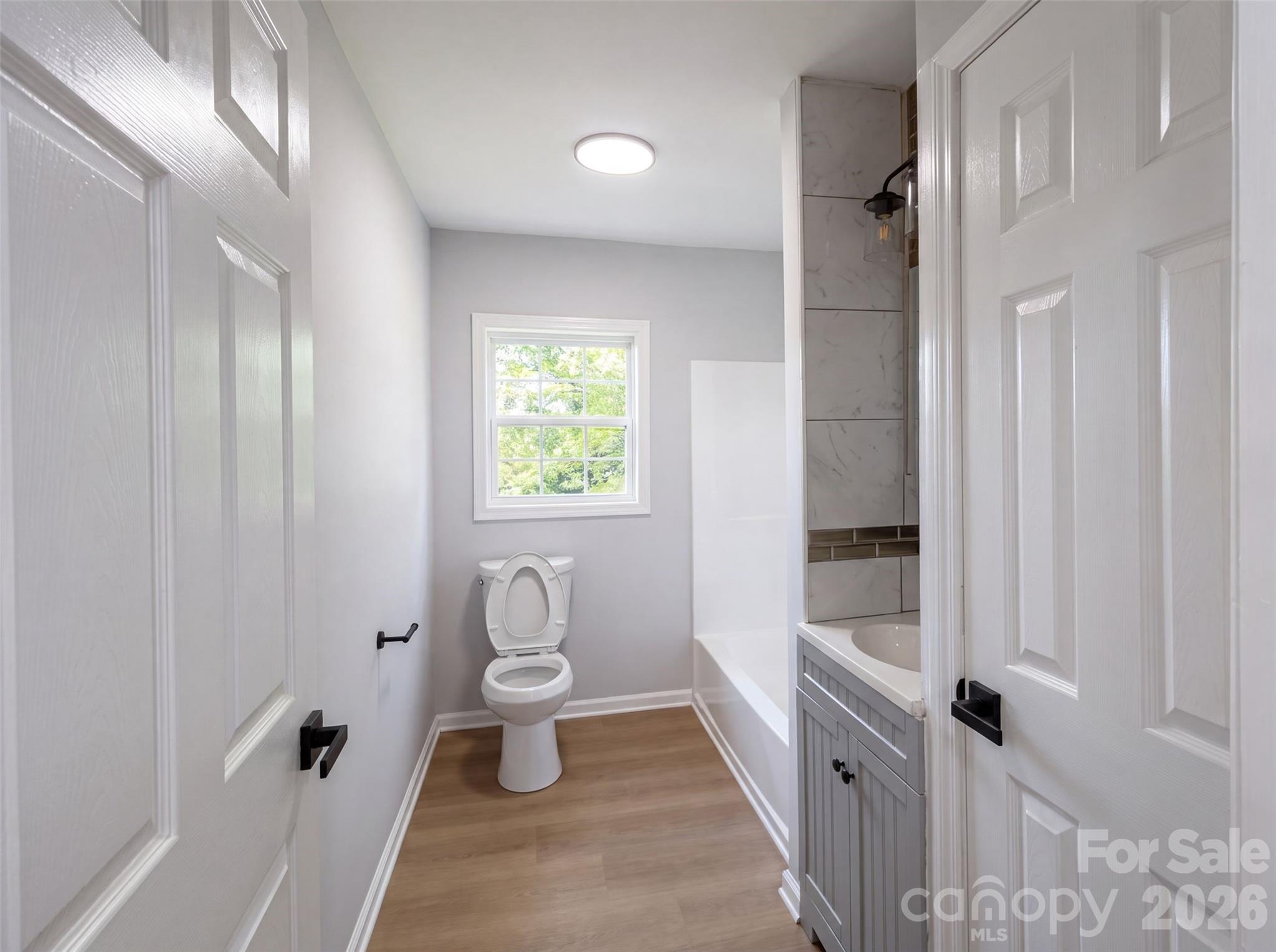 915 Kenham Place Property Photo 10