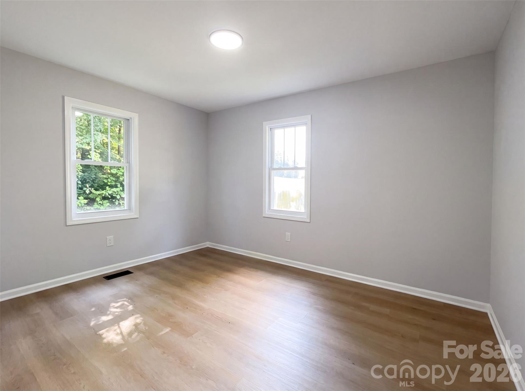 915 Kenham Place Property Photo 12