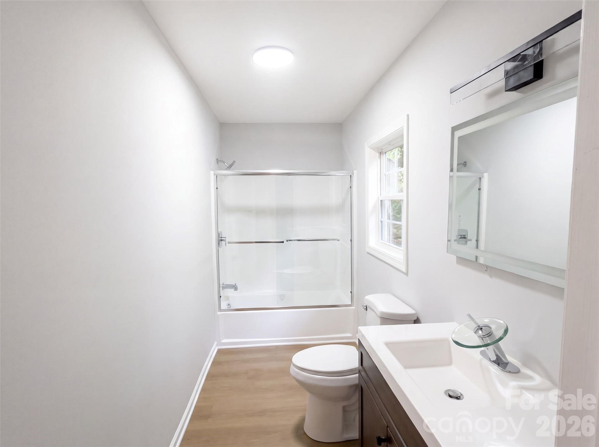 915 Kenham Place Property Photo 14