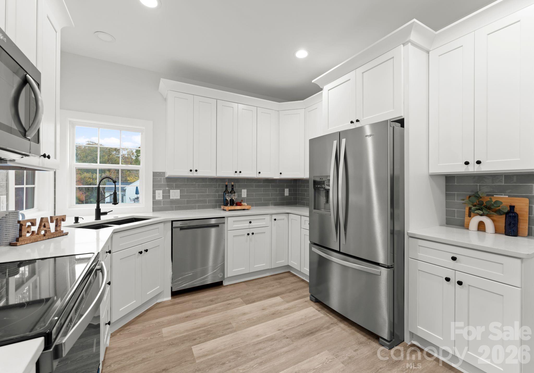 6923 Cascade Dream Court Property Photo 9