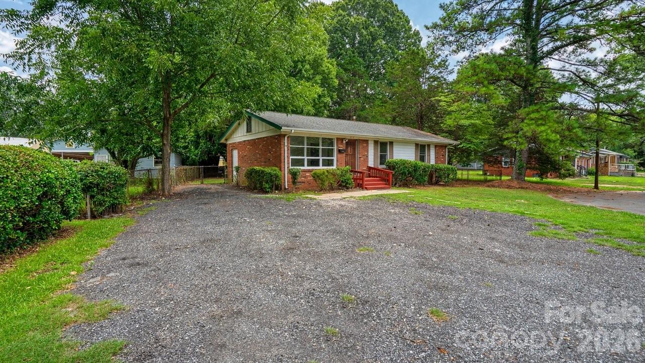 634 Kentbrook Drive Property Photo 3