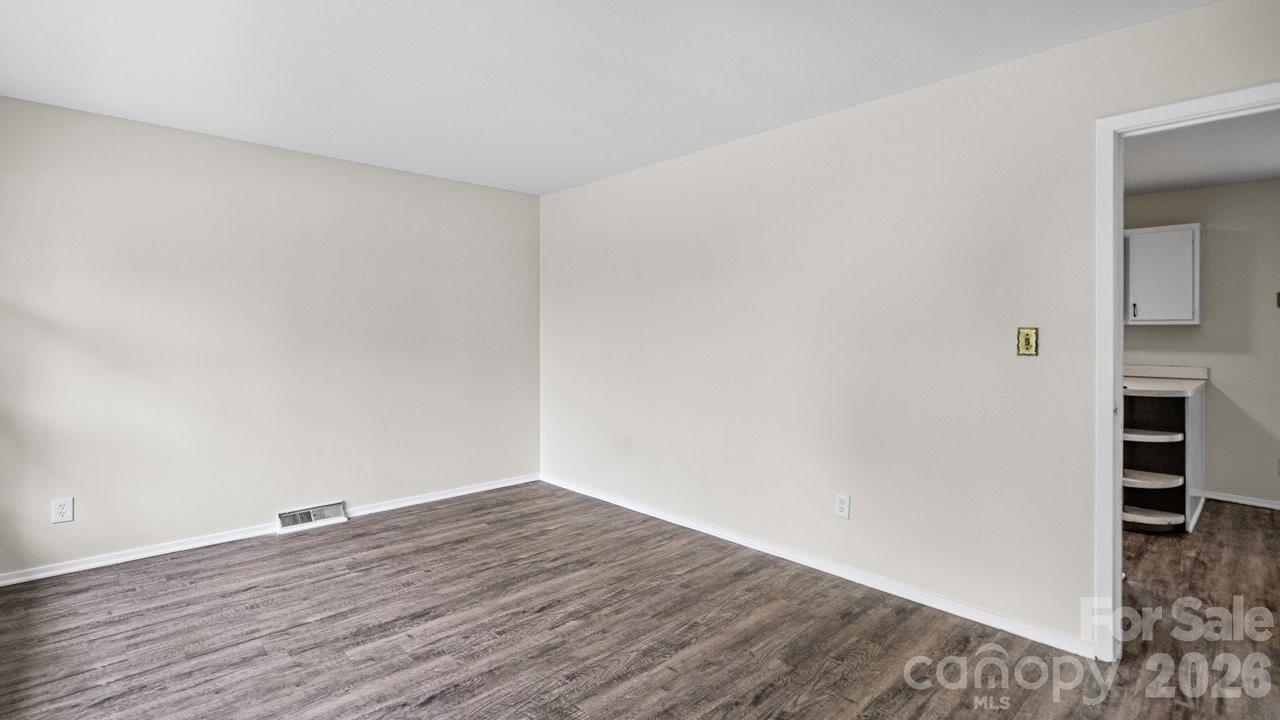 634 Kentbrook Drive Property Photo 6